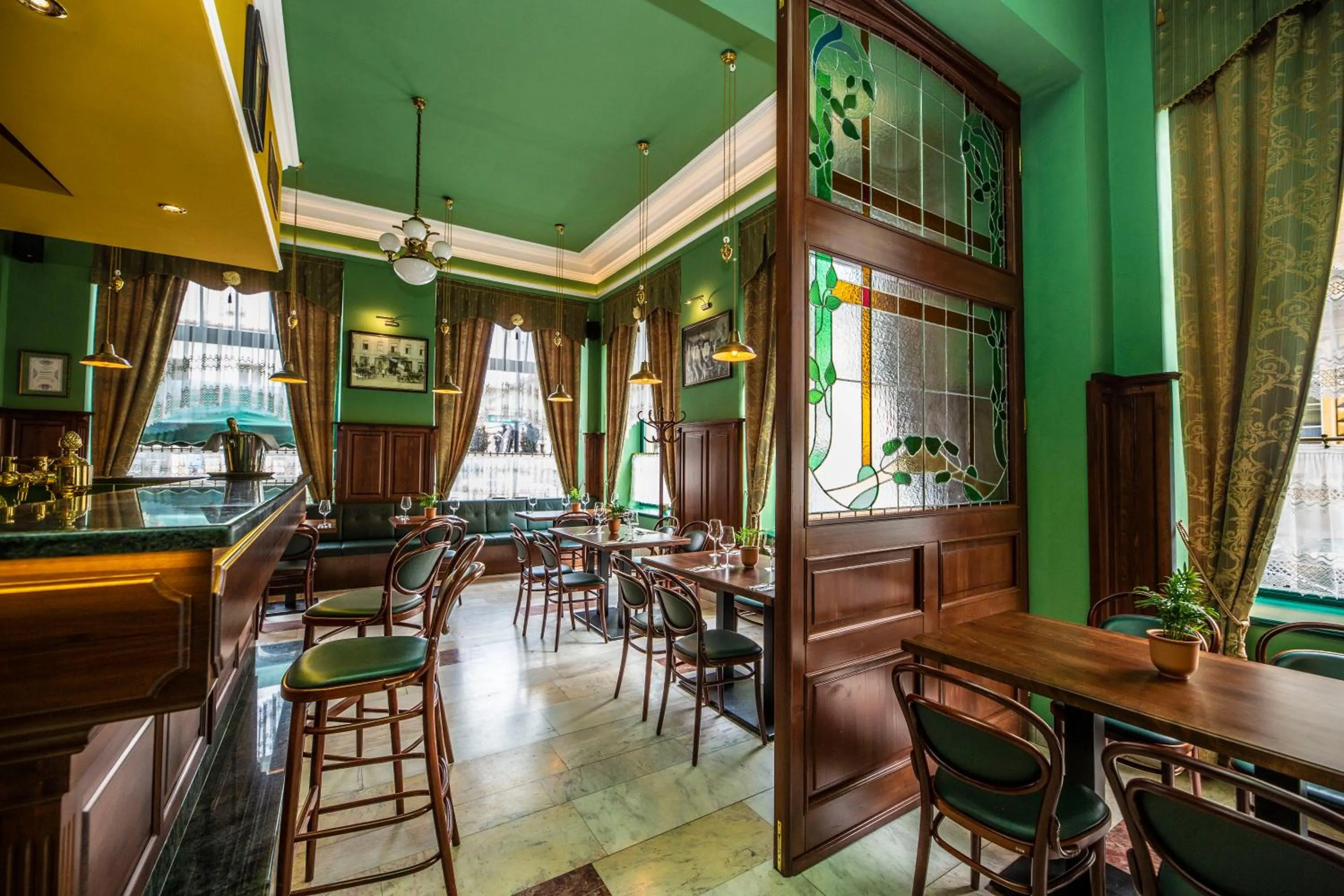 Restaurant/places to eat in Grand Hotel Praha