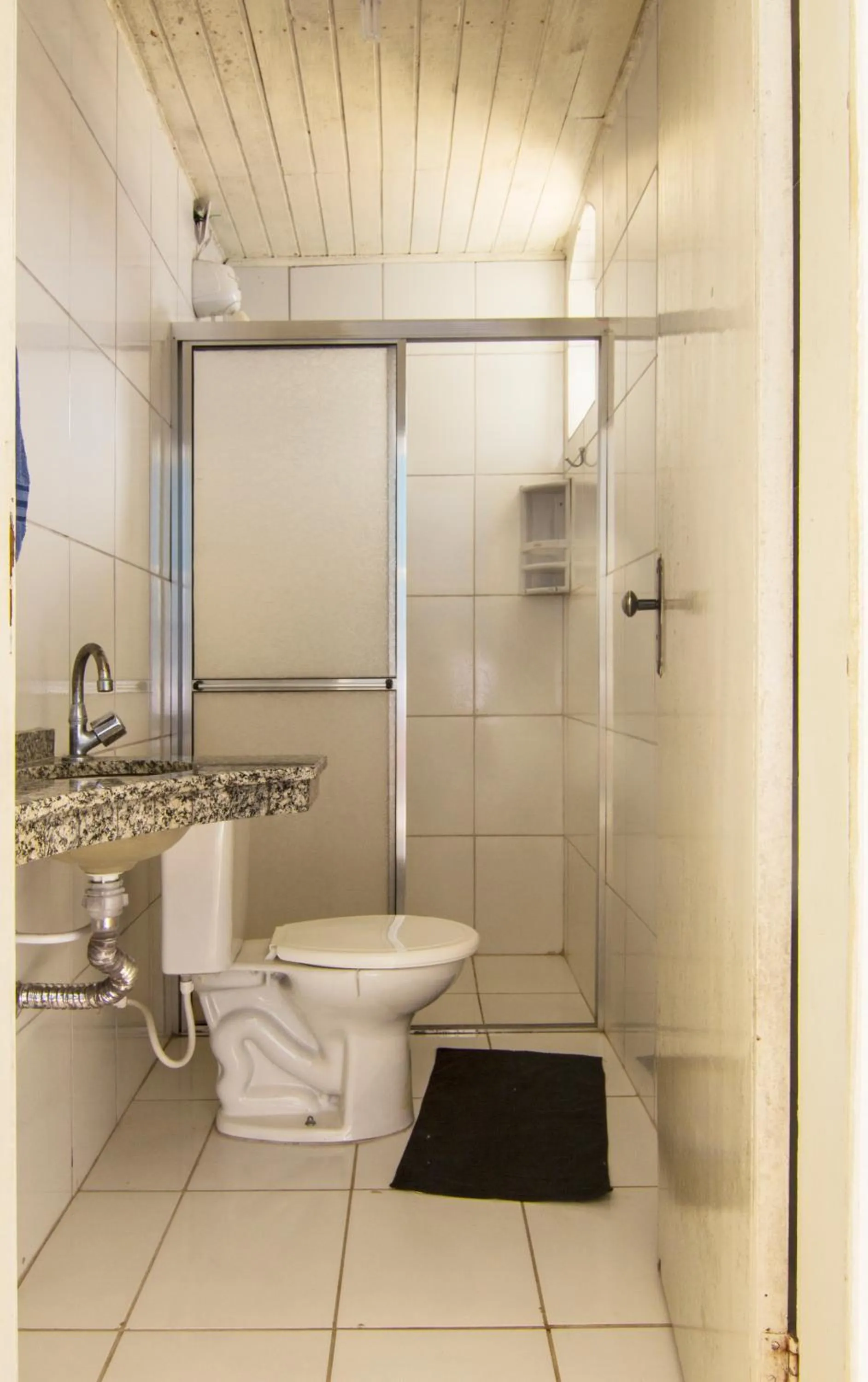 Toilet in Hotel Marina Clube de Pesca