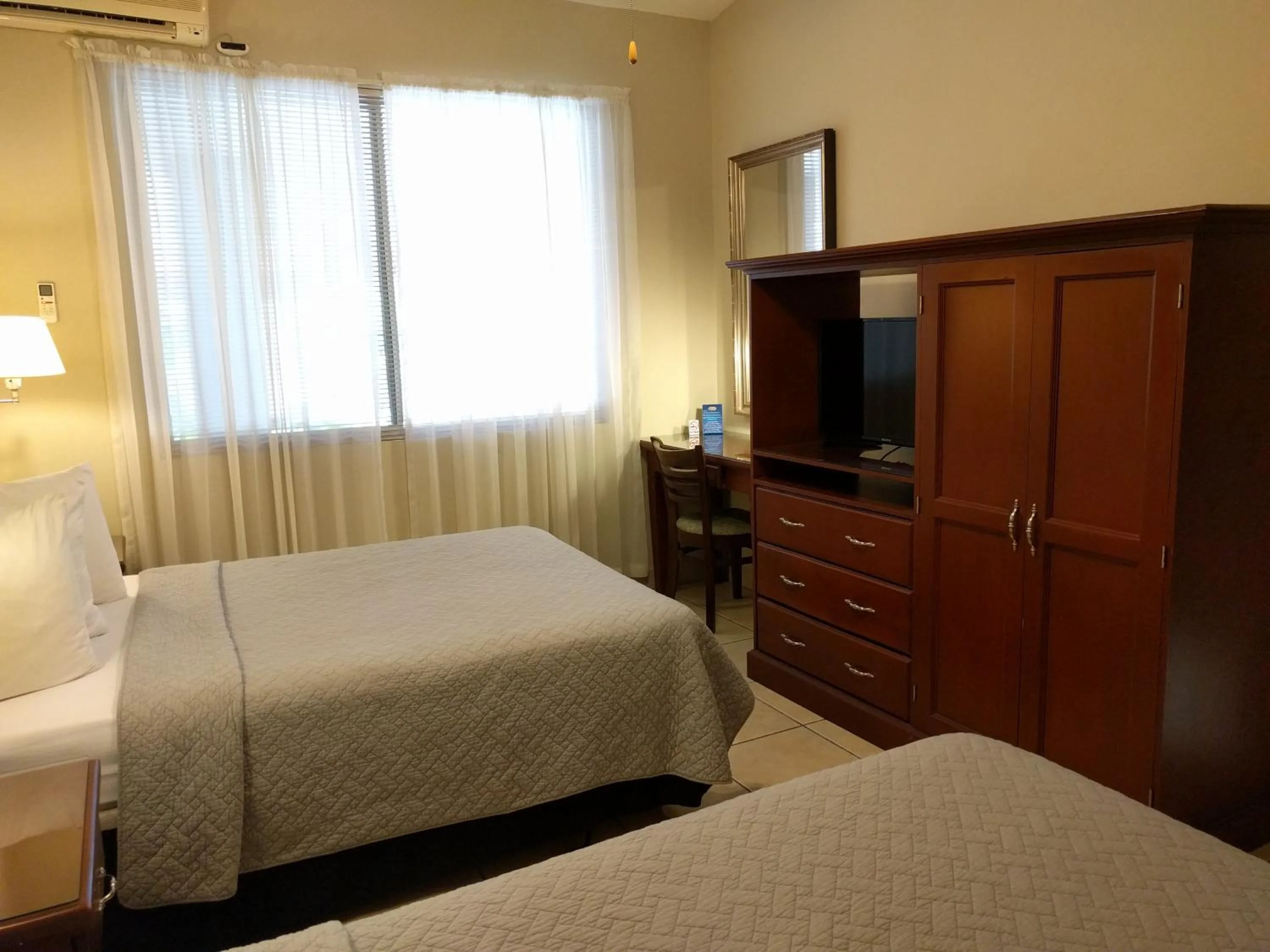 Bed in Hotel El Almendro