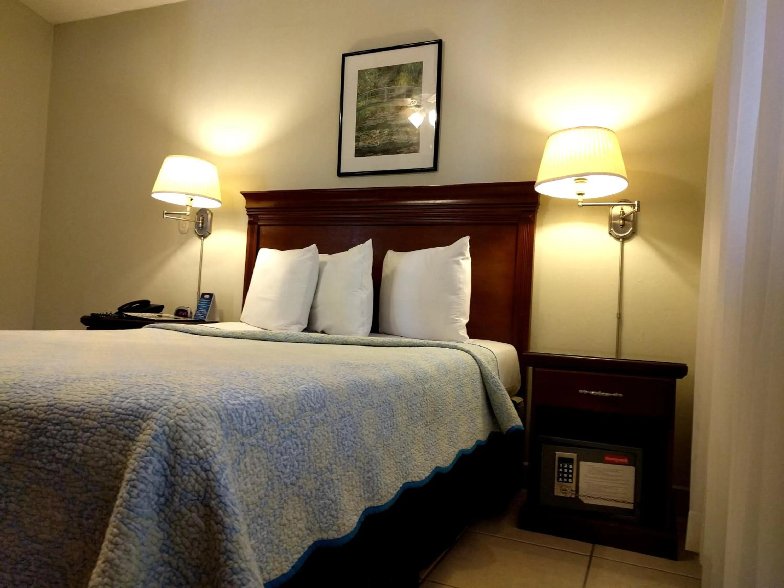 Bed in Hotel El Almendro