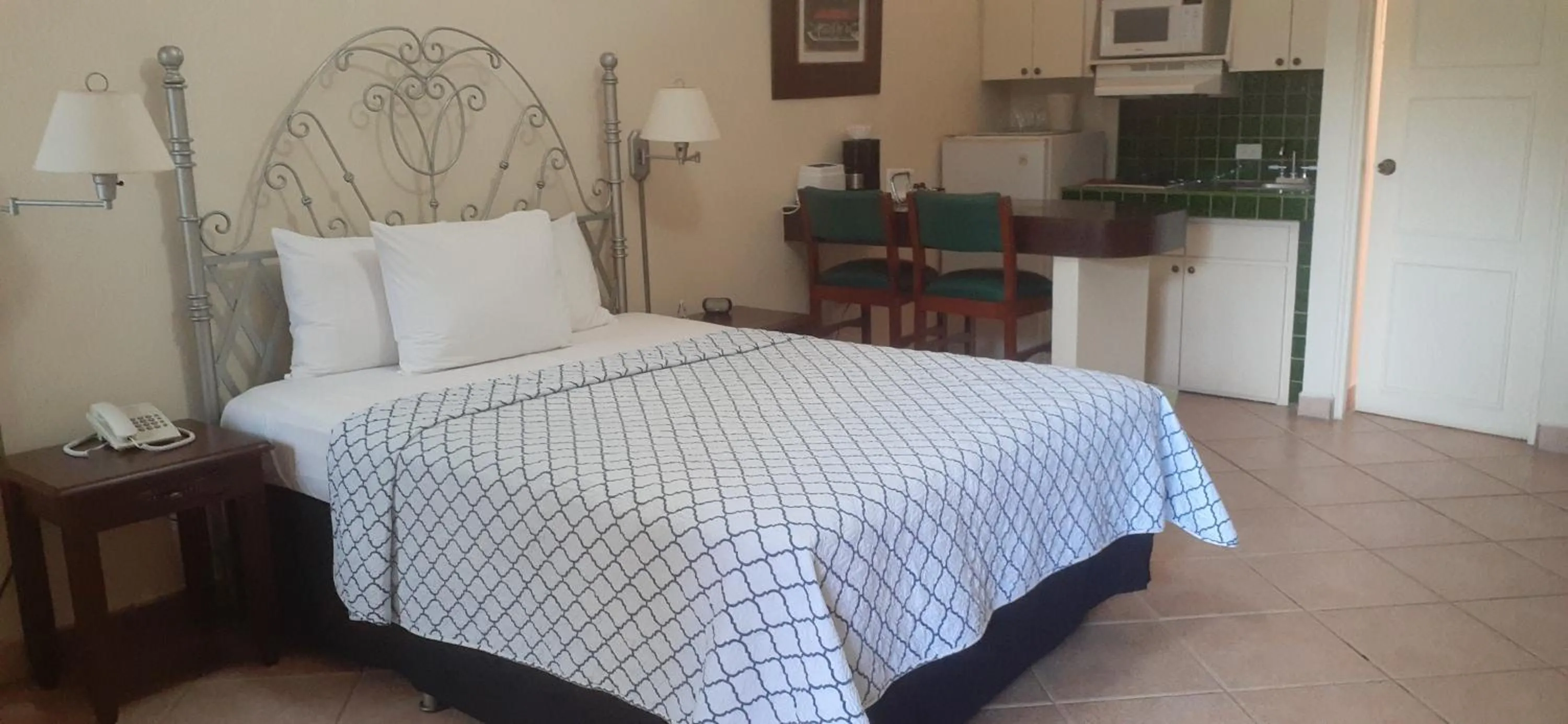 Bedroom, Bed in Hotel El Almendro