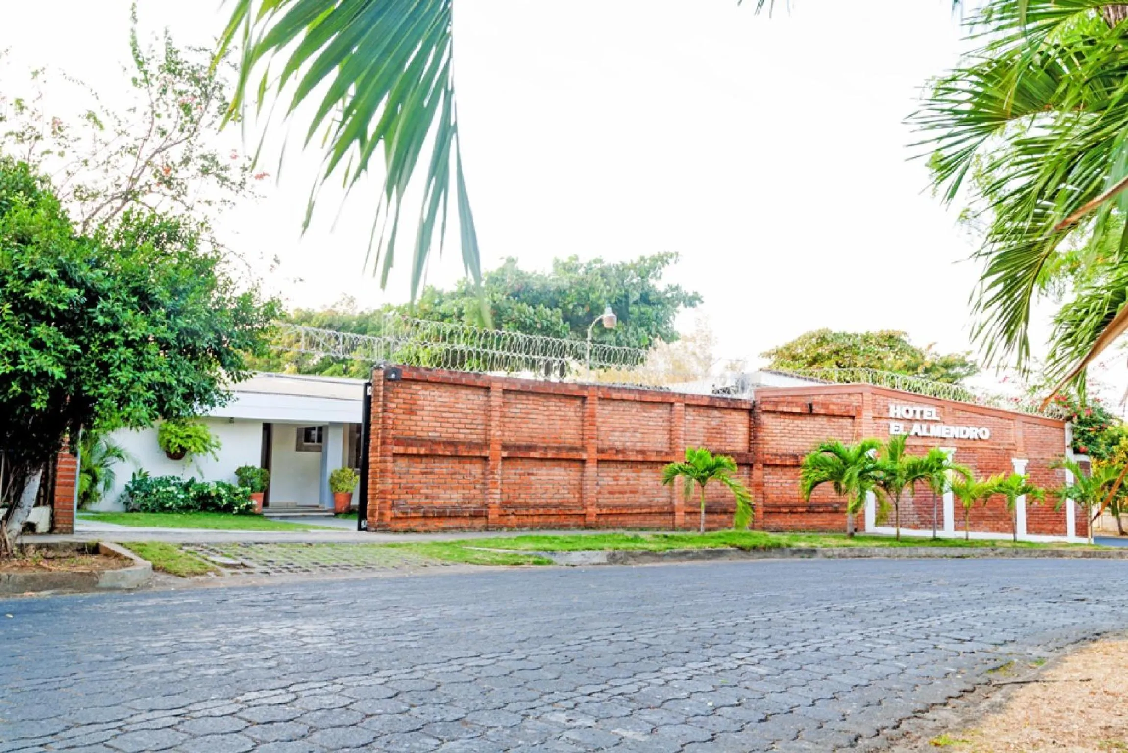 Facade/entrance in Hotel El Almendro