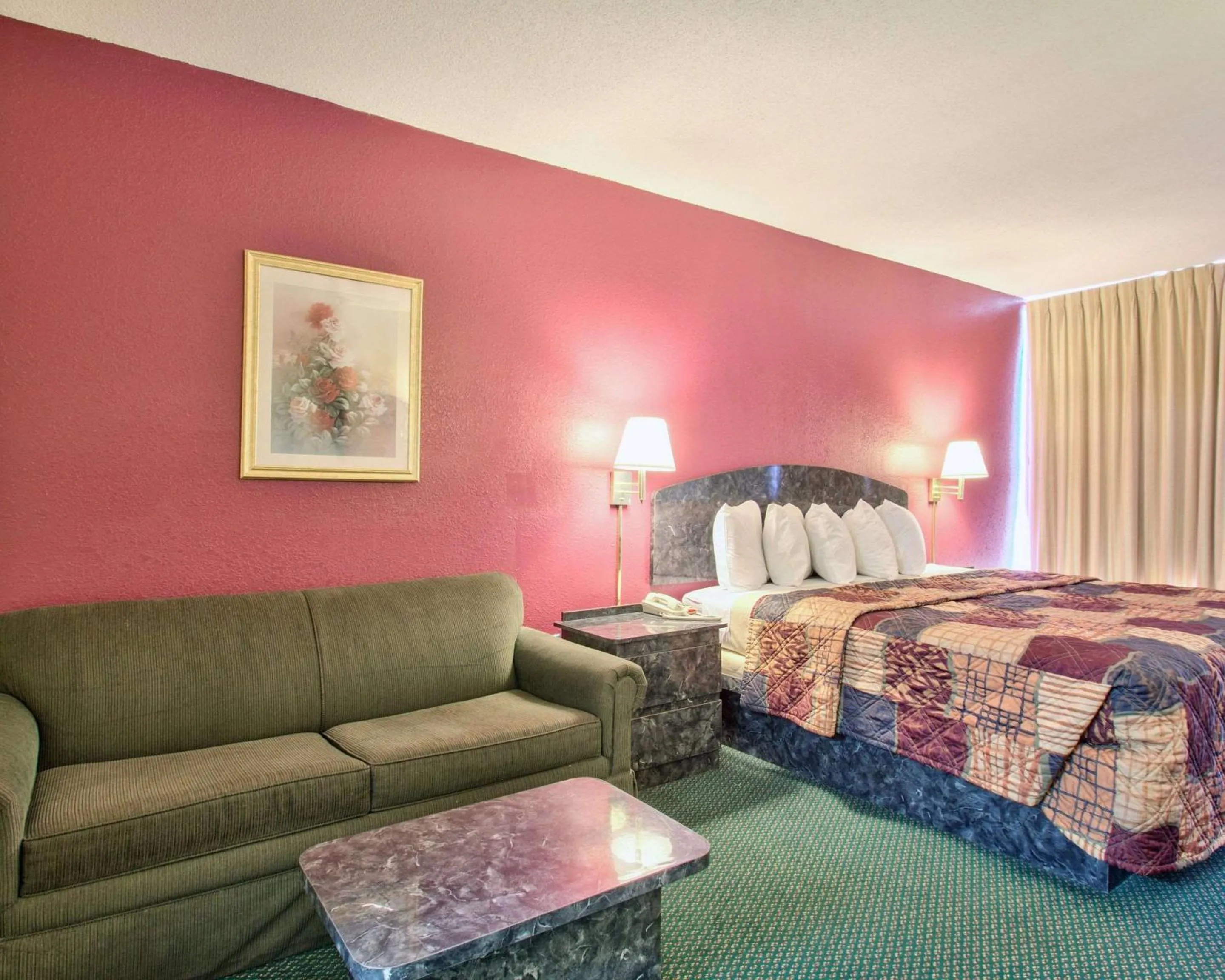 Photo of the whole room, Bed in Econo Lodge Donalsonville