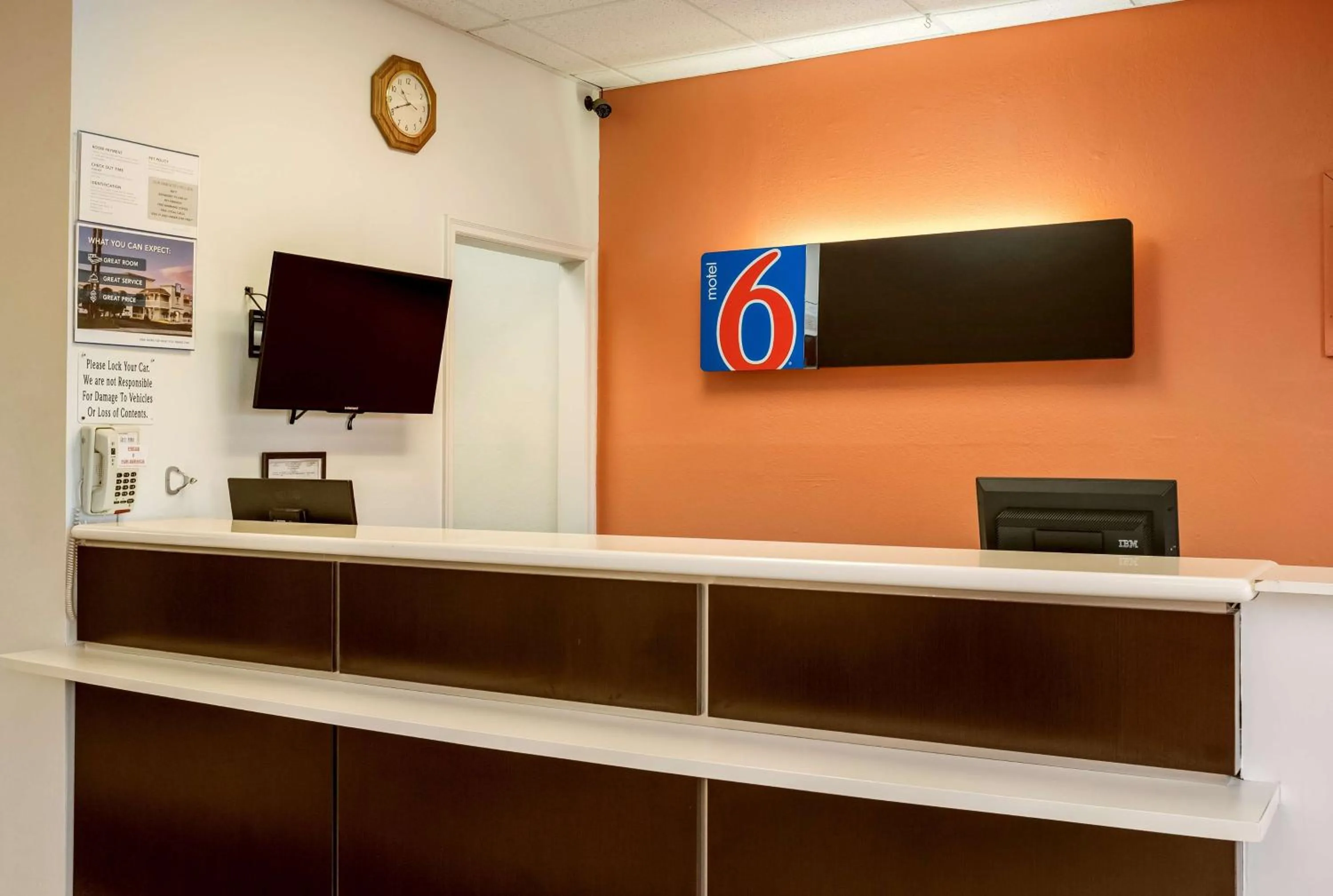 Property logo or sign in Motel 6-Albert Lea, MN