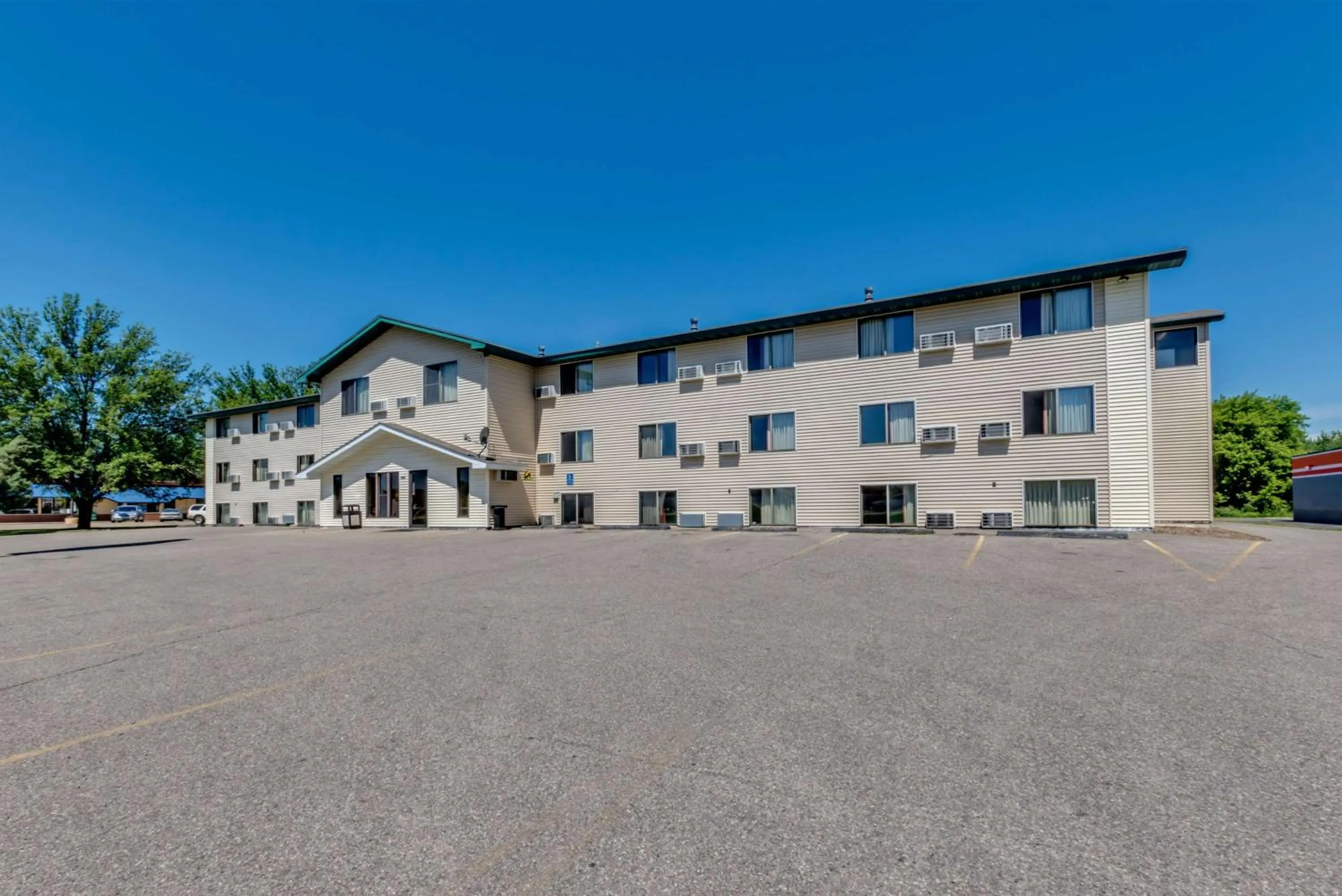Property building in Motel 6-Albert Lea, MN
