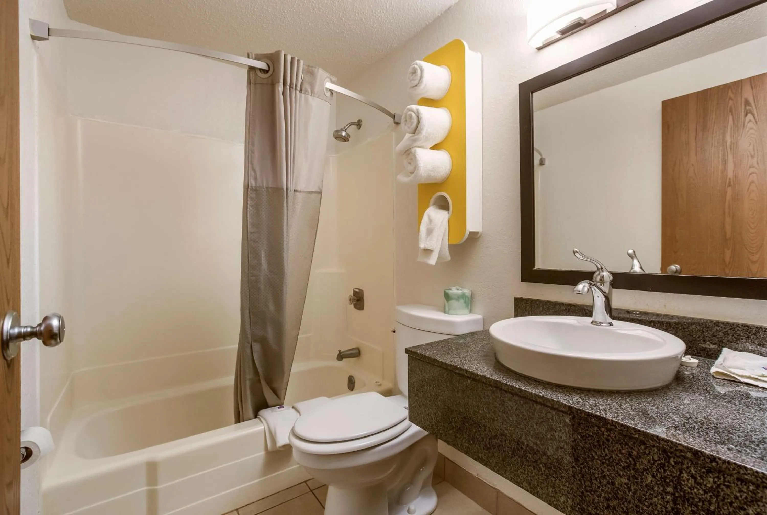 Shower in Motel 6-Albert Lea, MN