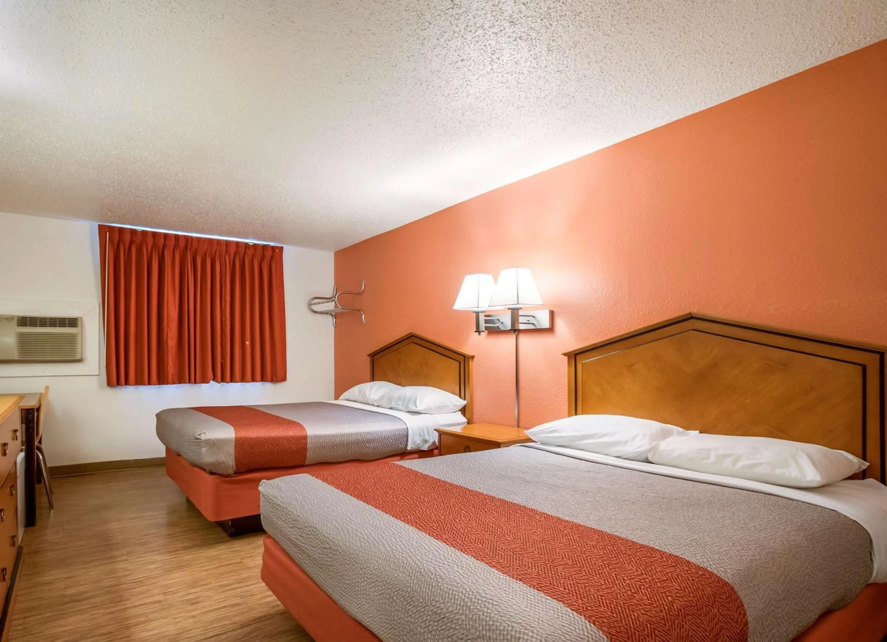 Bedroom, Bed in Motel 6-Albert Lea, MN