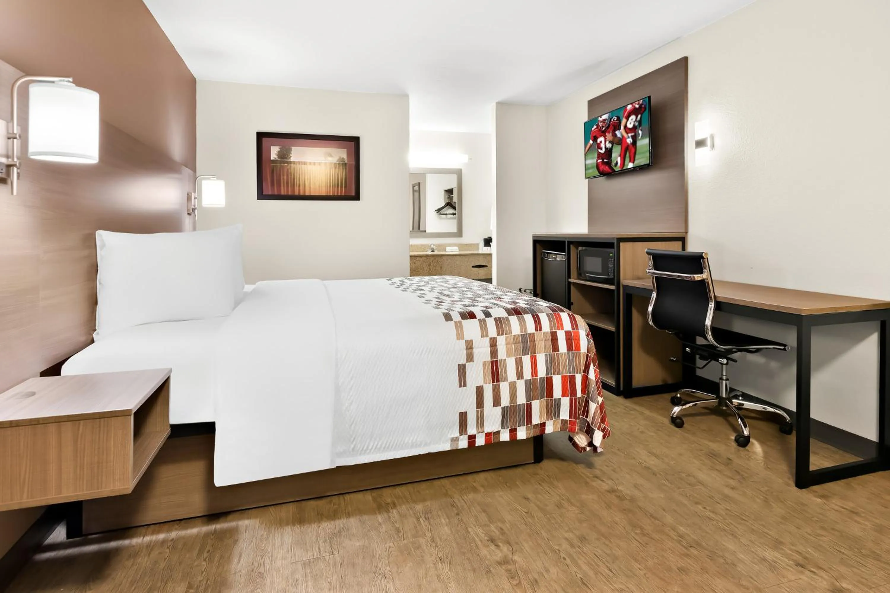 Photo of the whole room, Bed in Red Roof Inn Rock Hill