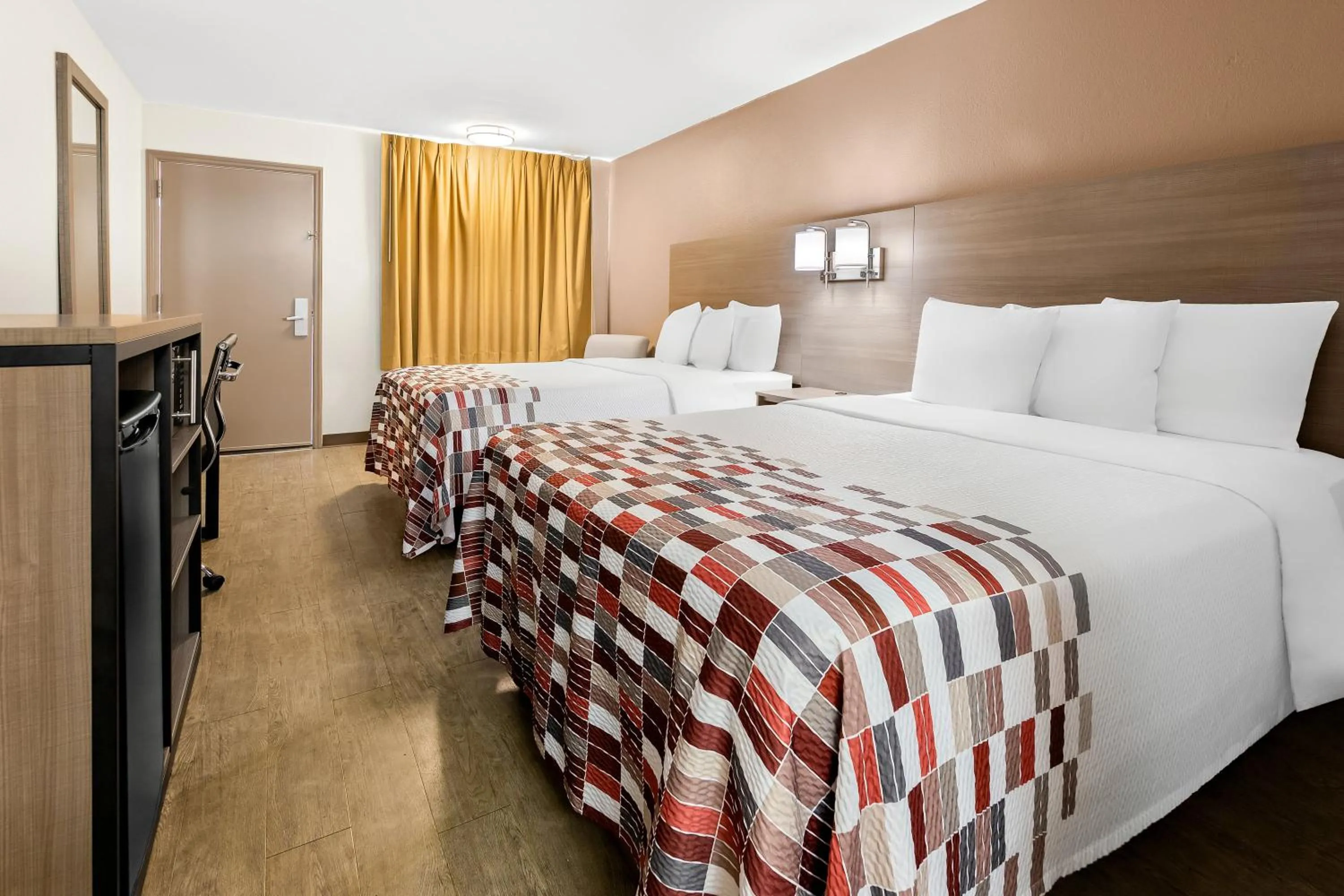 Photo of the whole room, Bed in Red Roof Inn Rock Hill