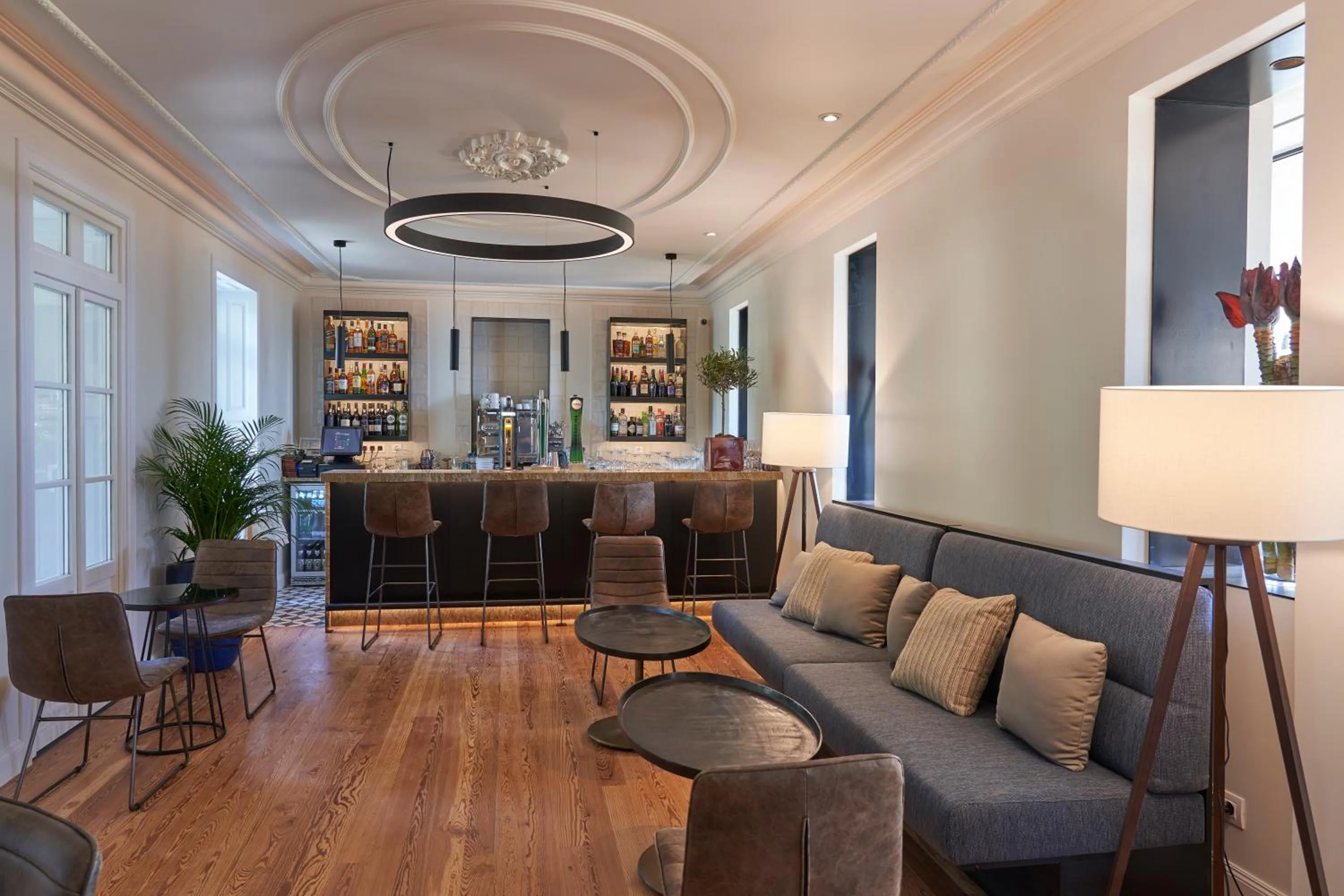 Lounge or bar in Les Suites at The Cliff Bay - PortoBay