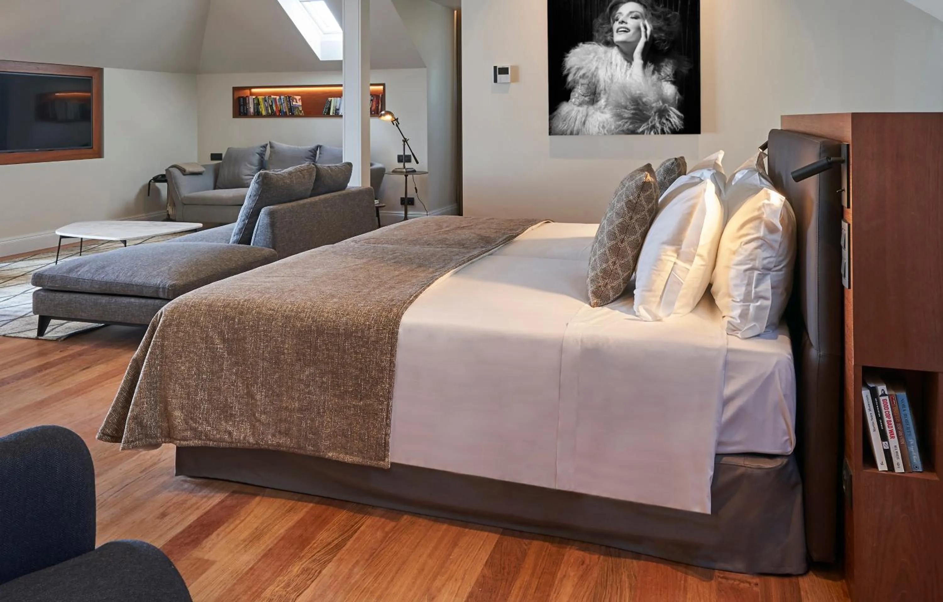 Bedroom, Bed in Les Suites at The Cliff Bay - PortoBay