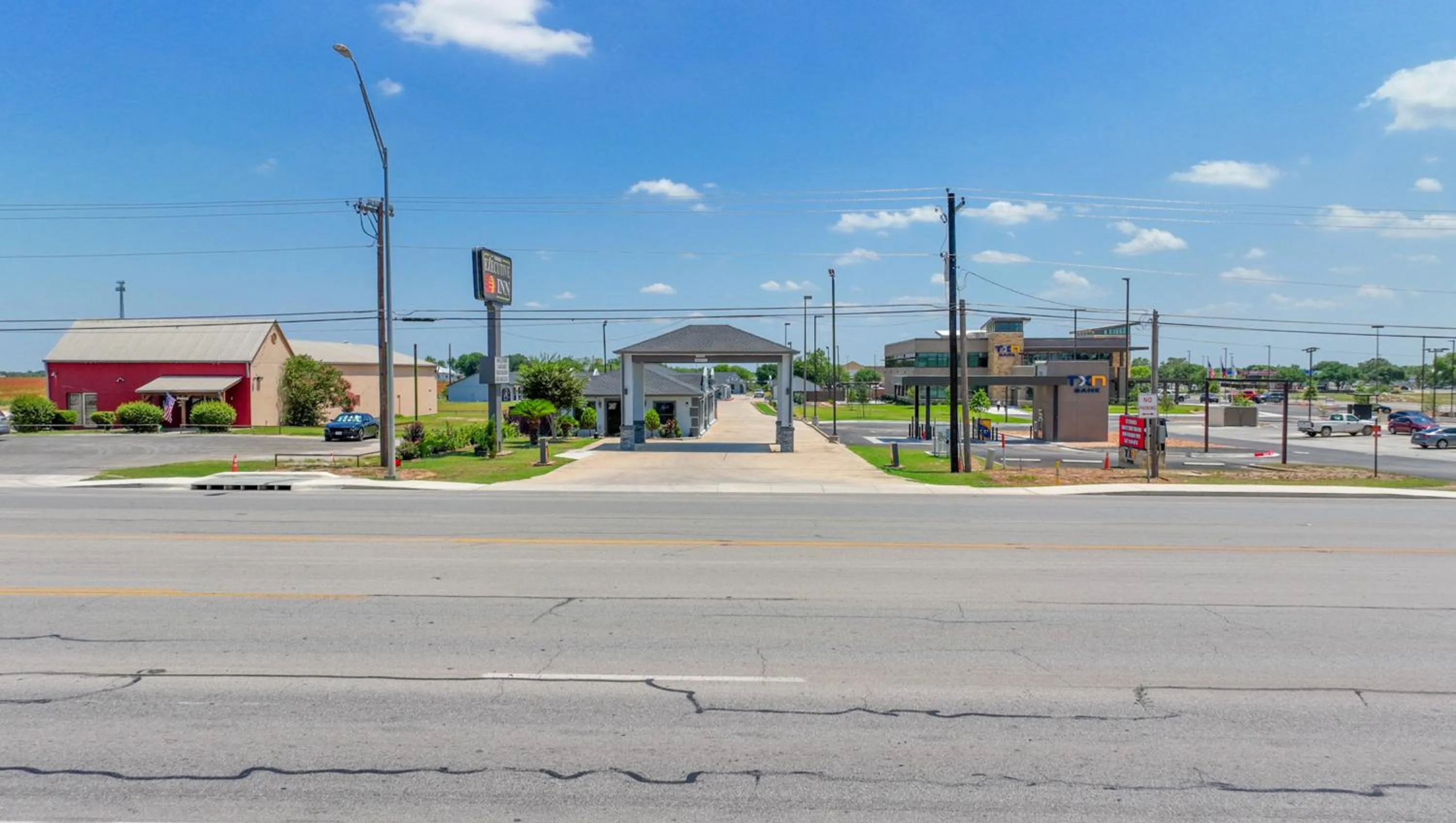 Facade/entrance in Executive Inn Hondo