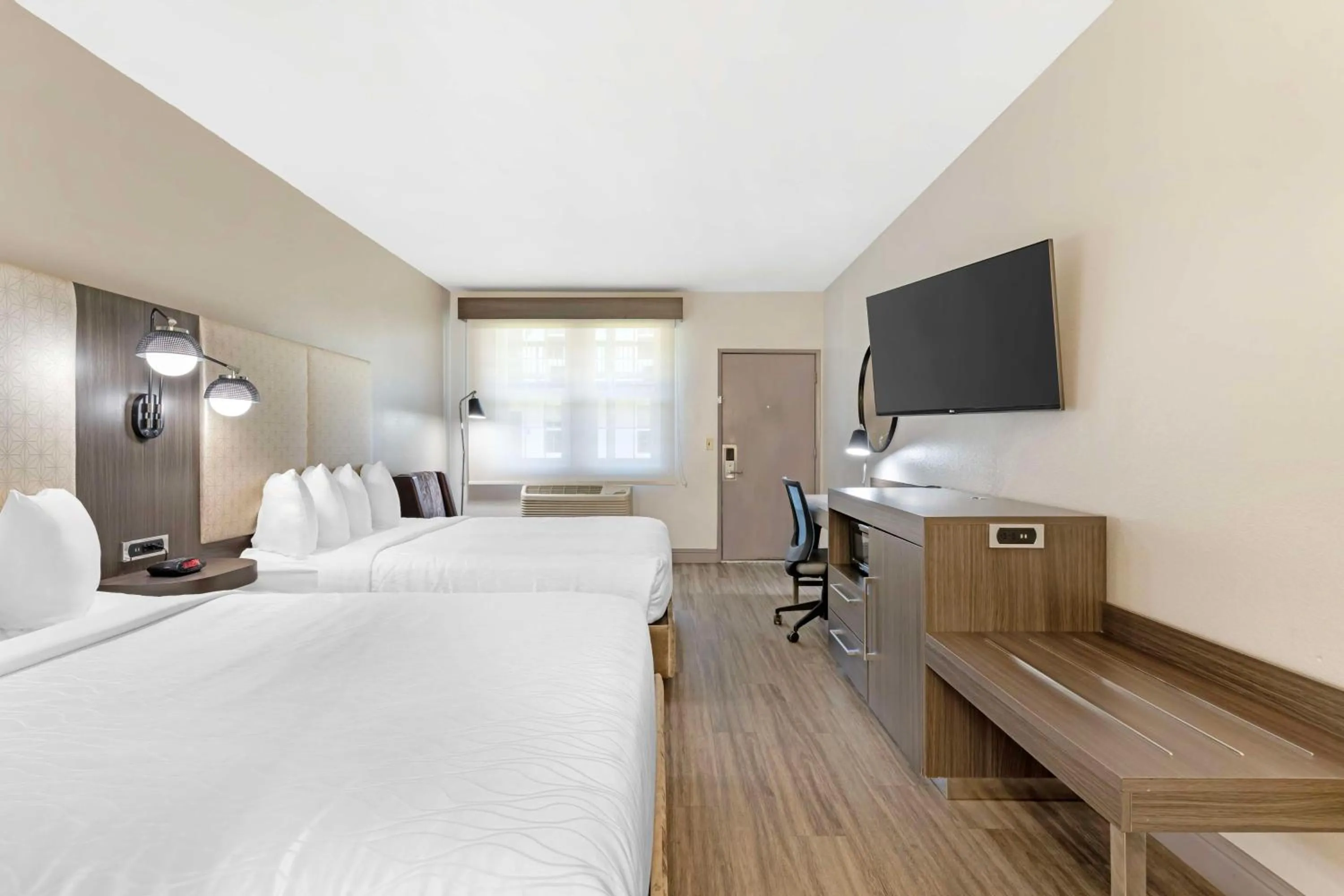 Bedroom in Best Western Marina State Beach