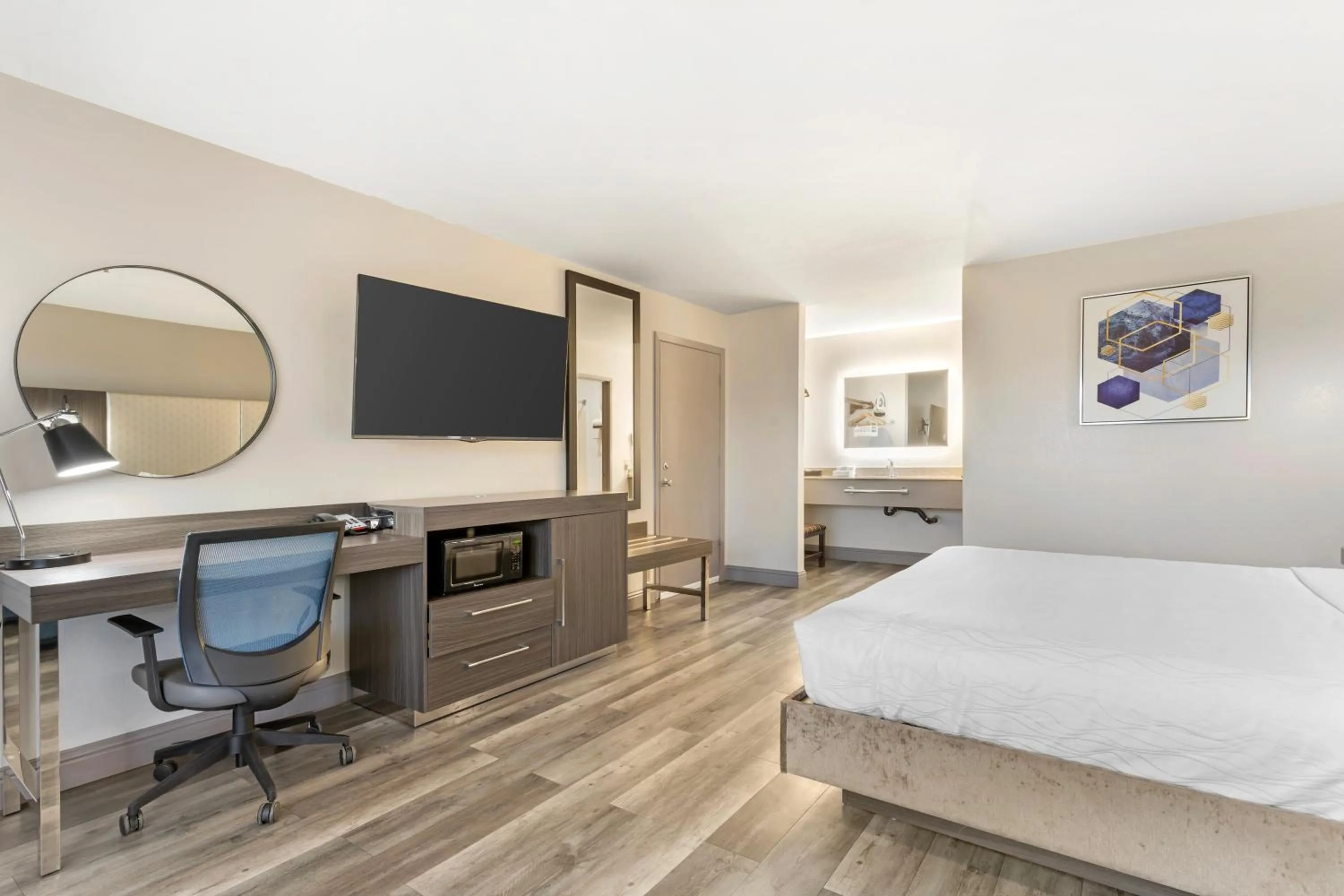 Bedroom in Best Western Marina State Beach