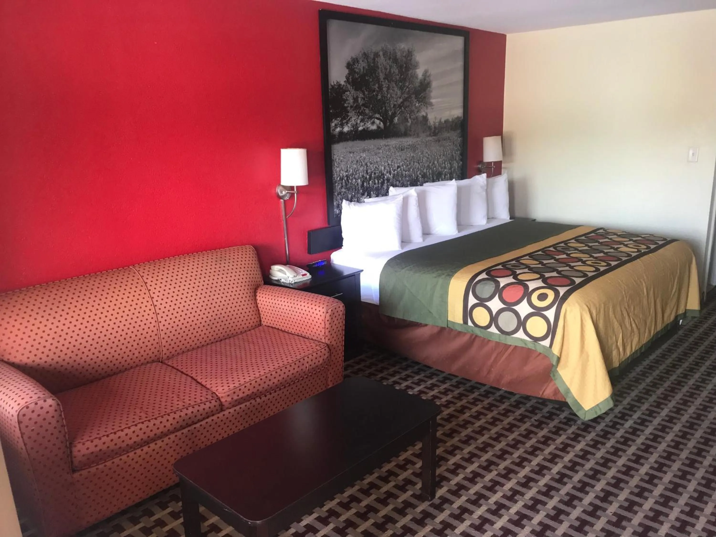 Photo of the whole room, Bed in Super 8 by Wyndham Corsicana