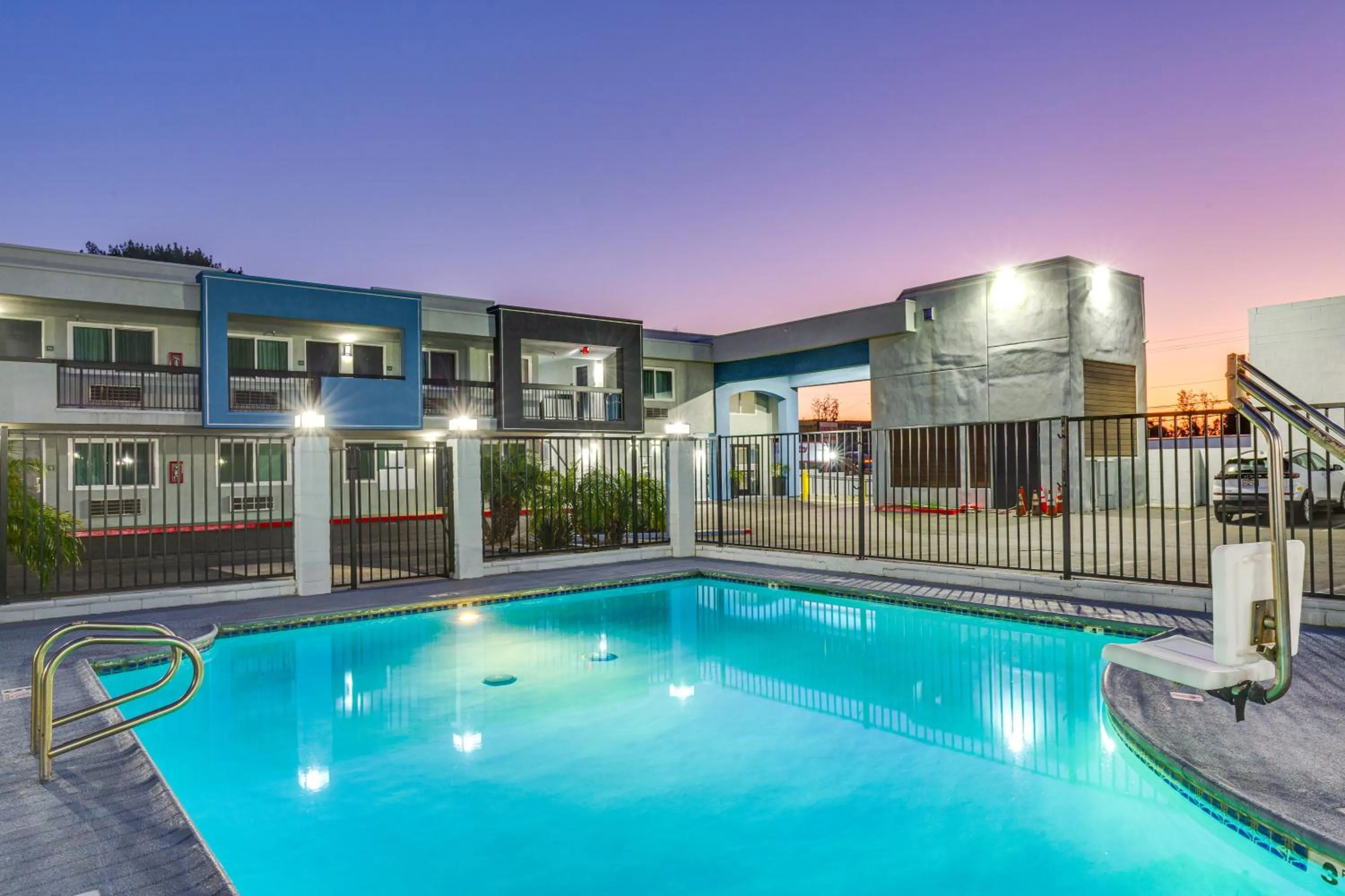 Pool view in Hotel Seville - Ontario Airport/Chino