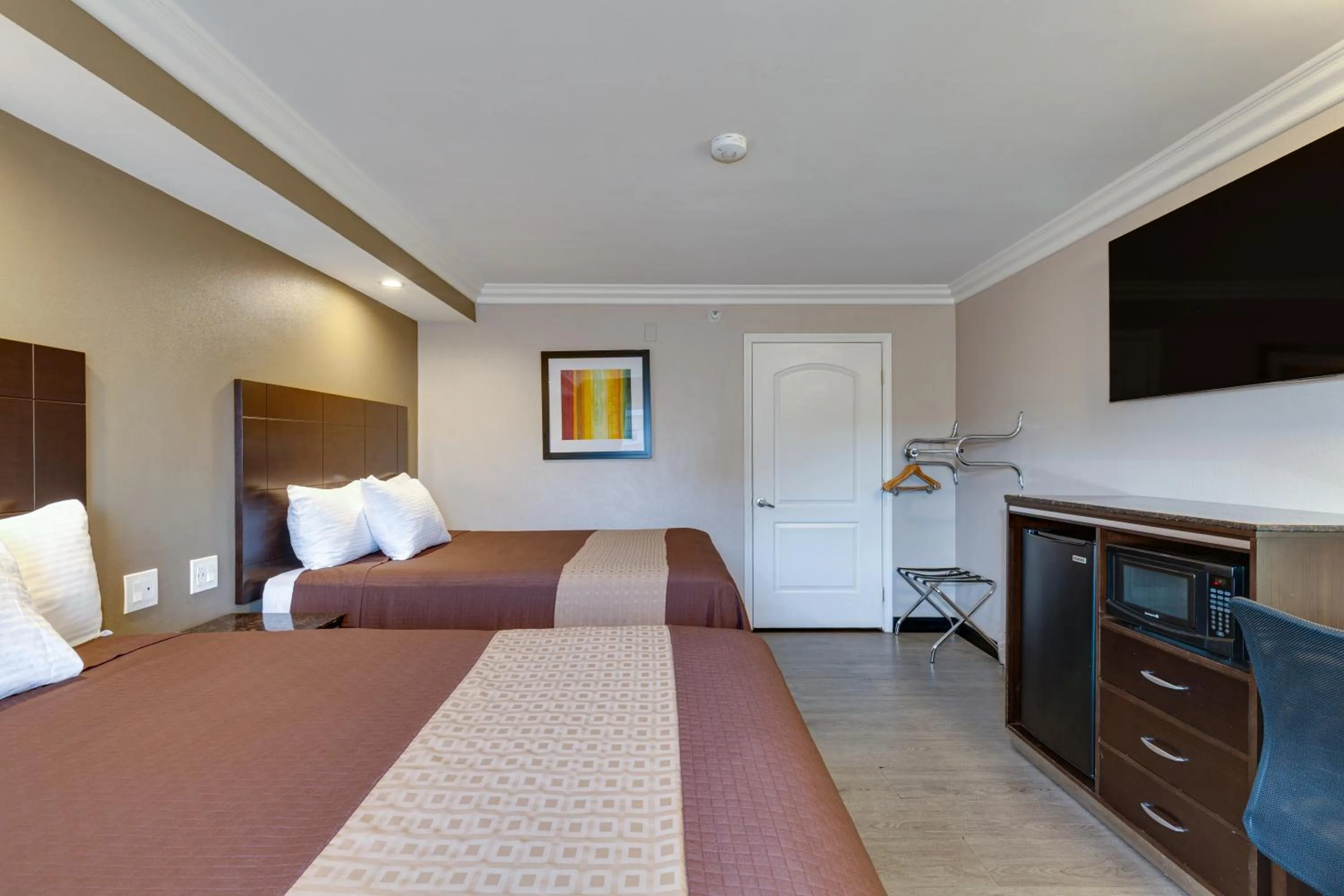 Bedroom, Bed in Hotel Seville - Ontario Airport/Chino