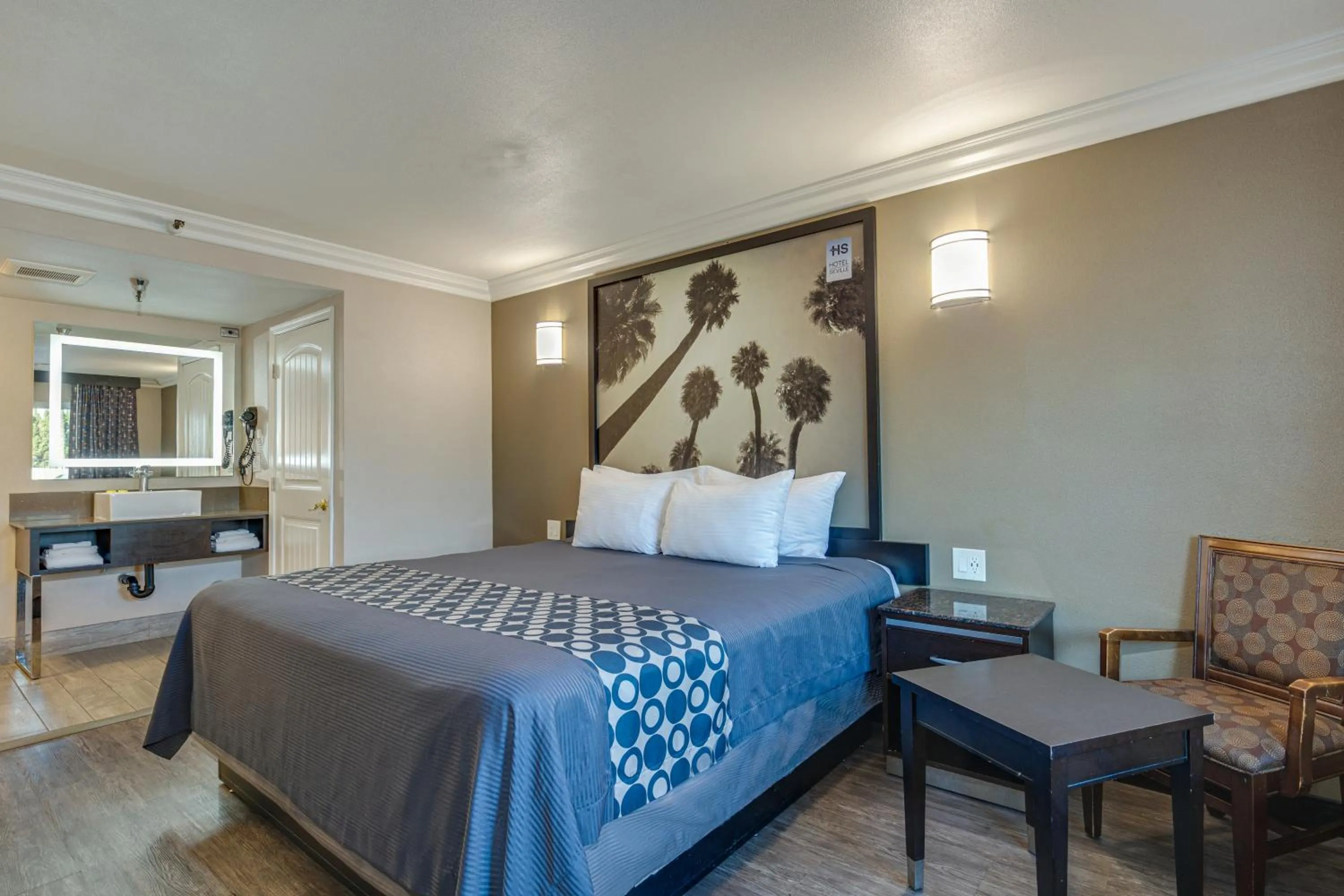 Bedroom, Bed in Hotel Seville - Ontario Airport/Chino