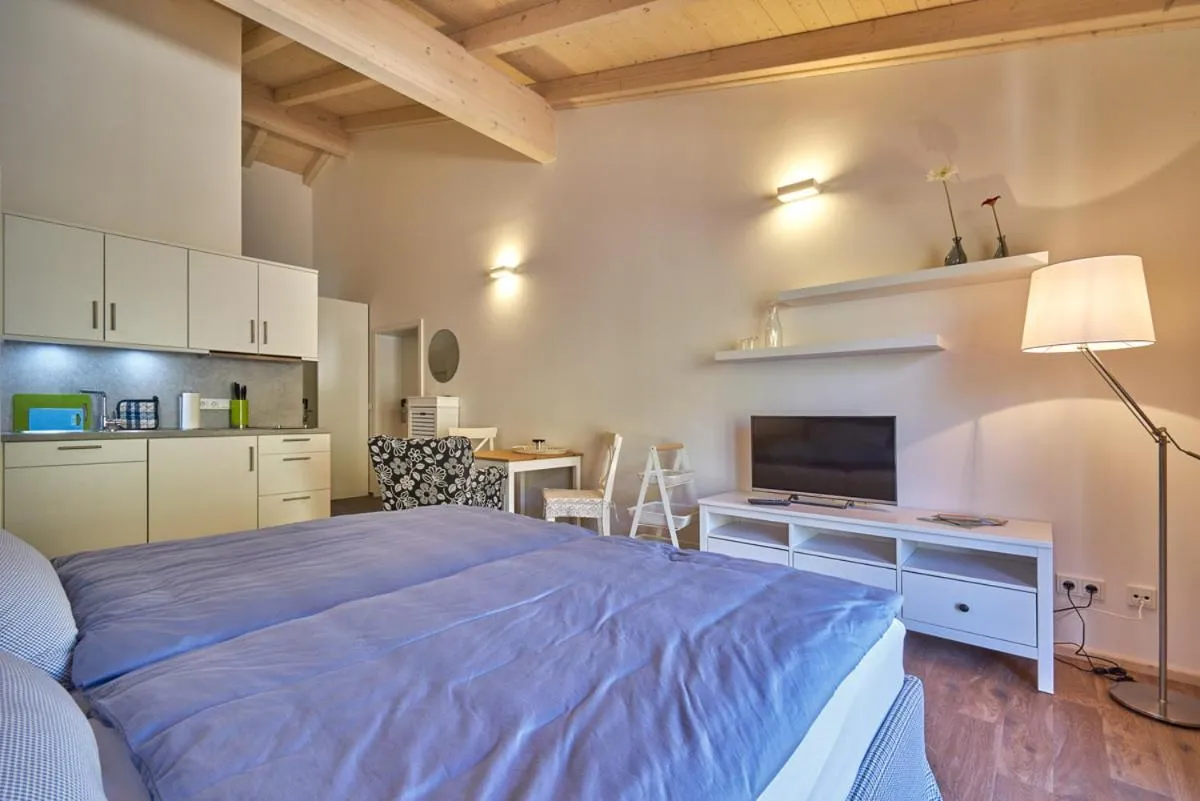 Photo of the whole room, Bed in Alb Appartements