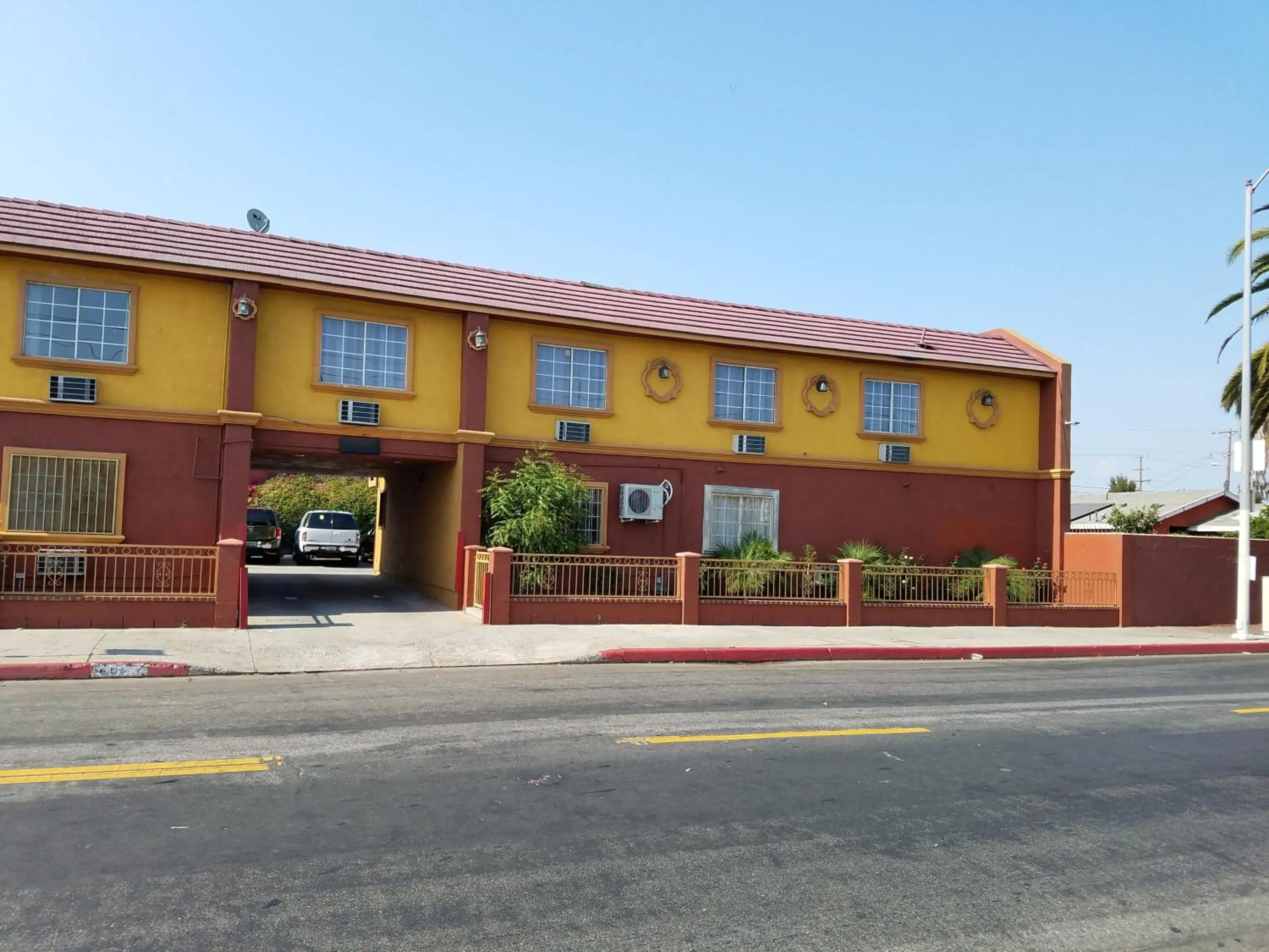 Property building in Central Inn Motel
