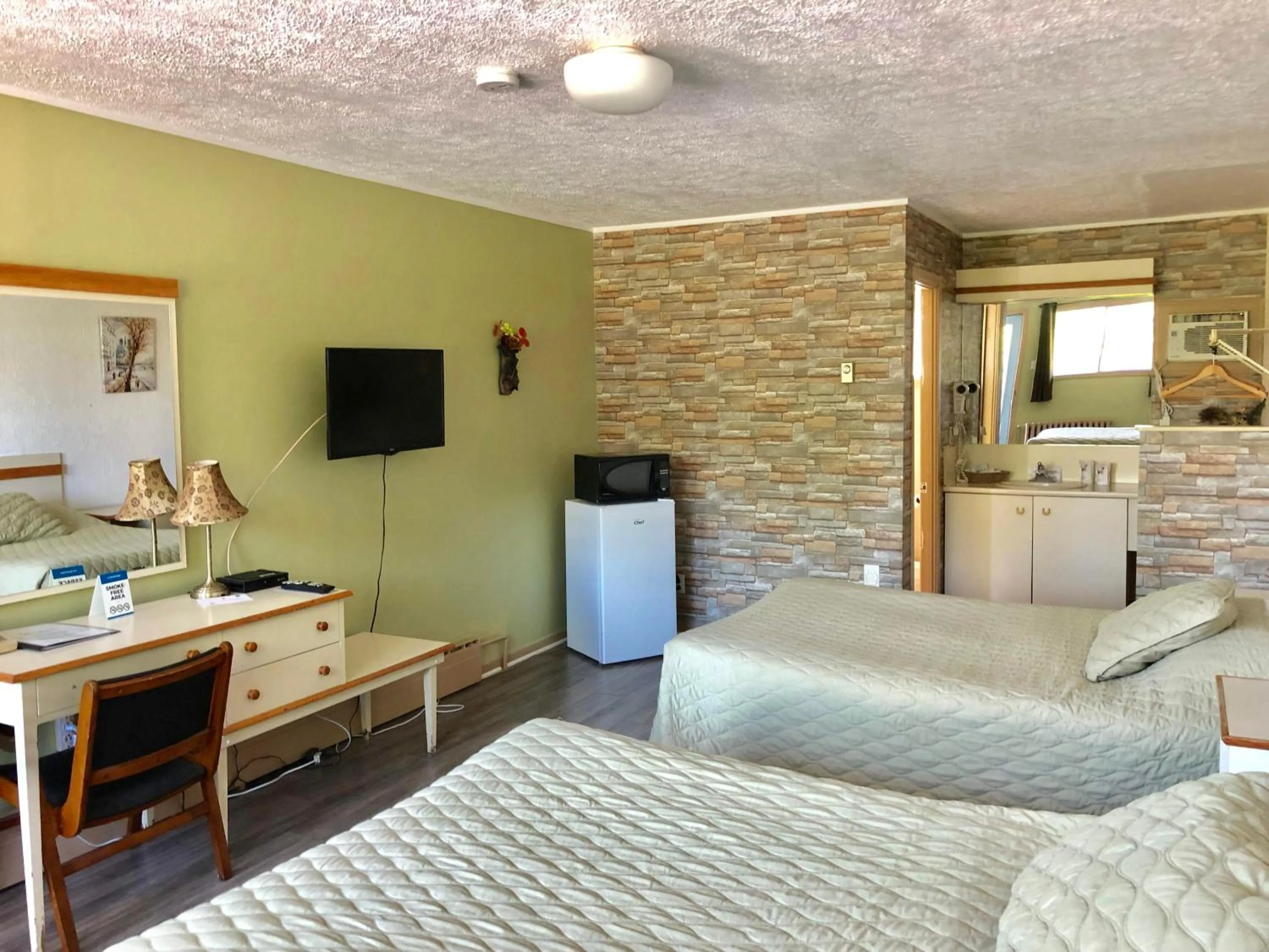 Photo of the whole room, Bed in Motel Belle Riviere