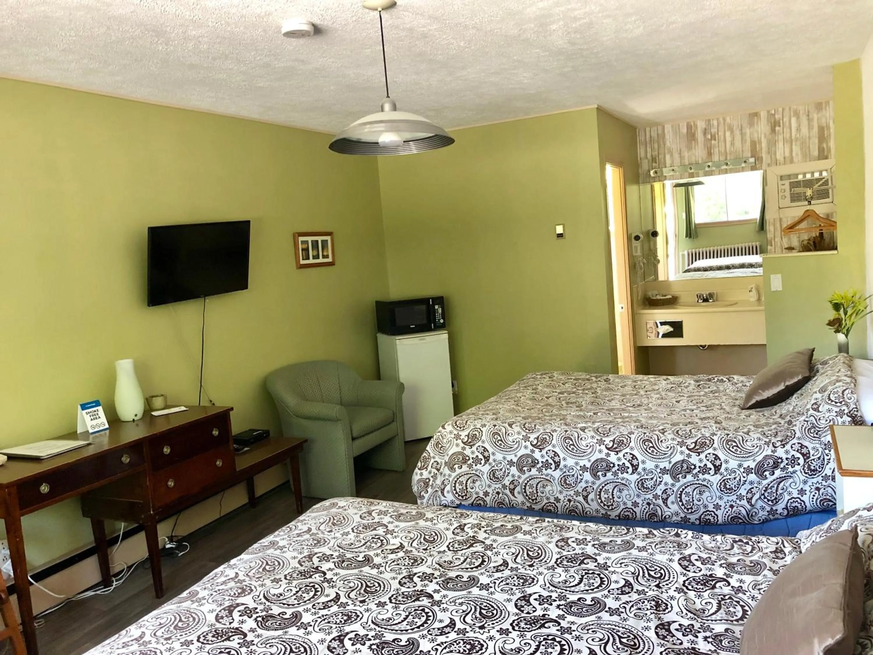 Photo of the whole room, Bed in Motel Belle Riviere