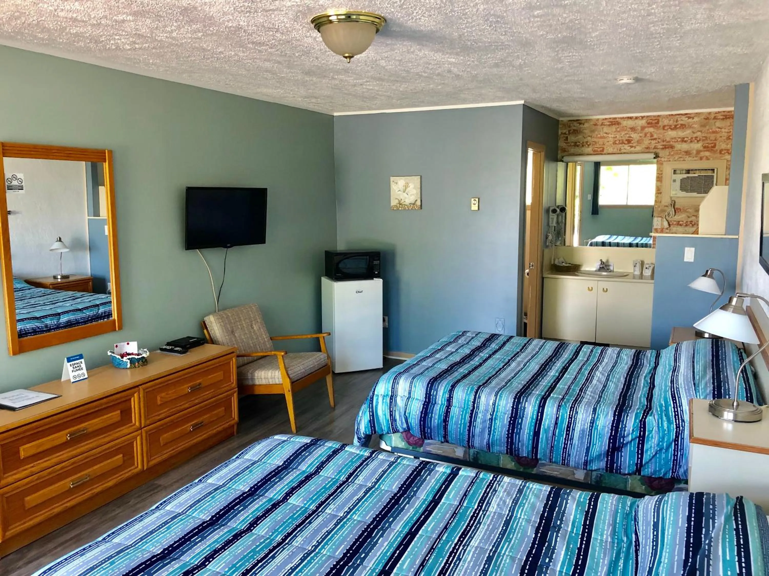 Photo of the whole room, Bed in Motel Belle Riviere