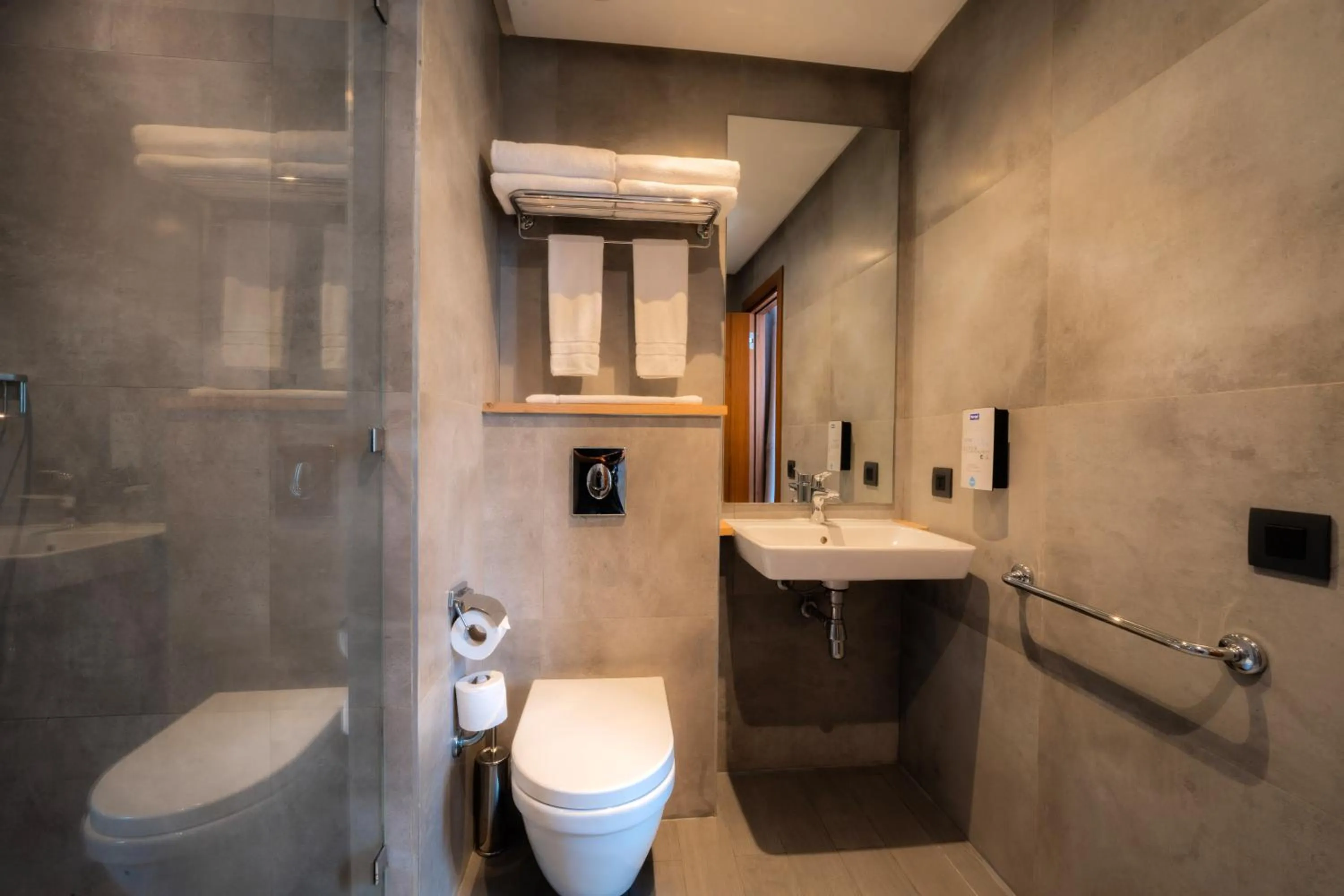 Shower in Kyriad Residence Casablanca