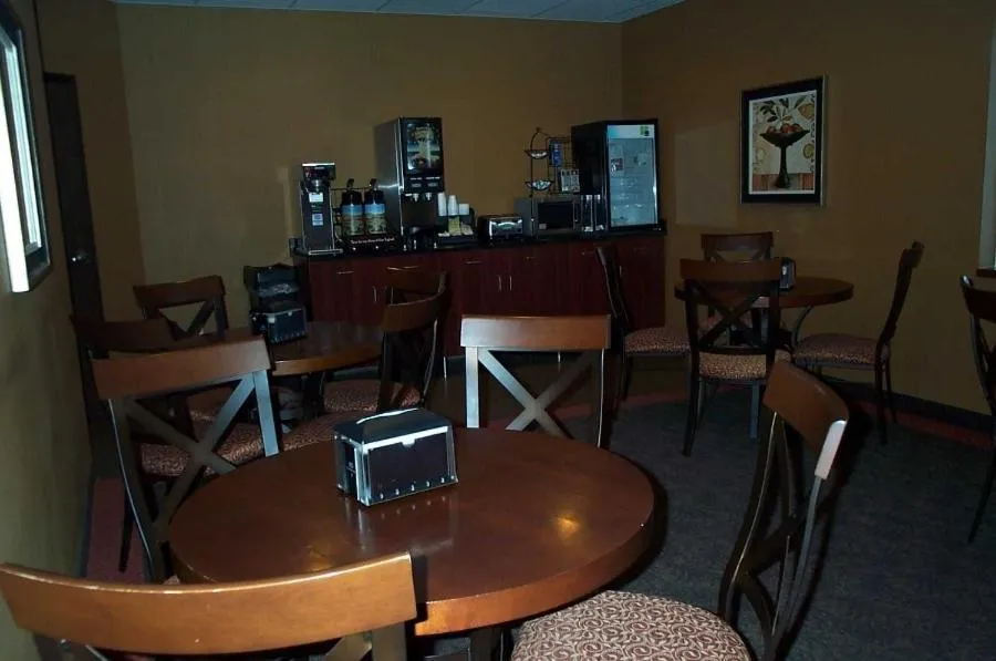 Restaurant/places to eat in Americas Best Value Inn Big Lake Becker