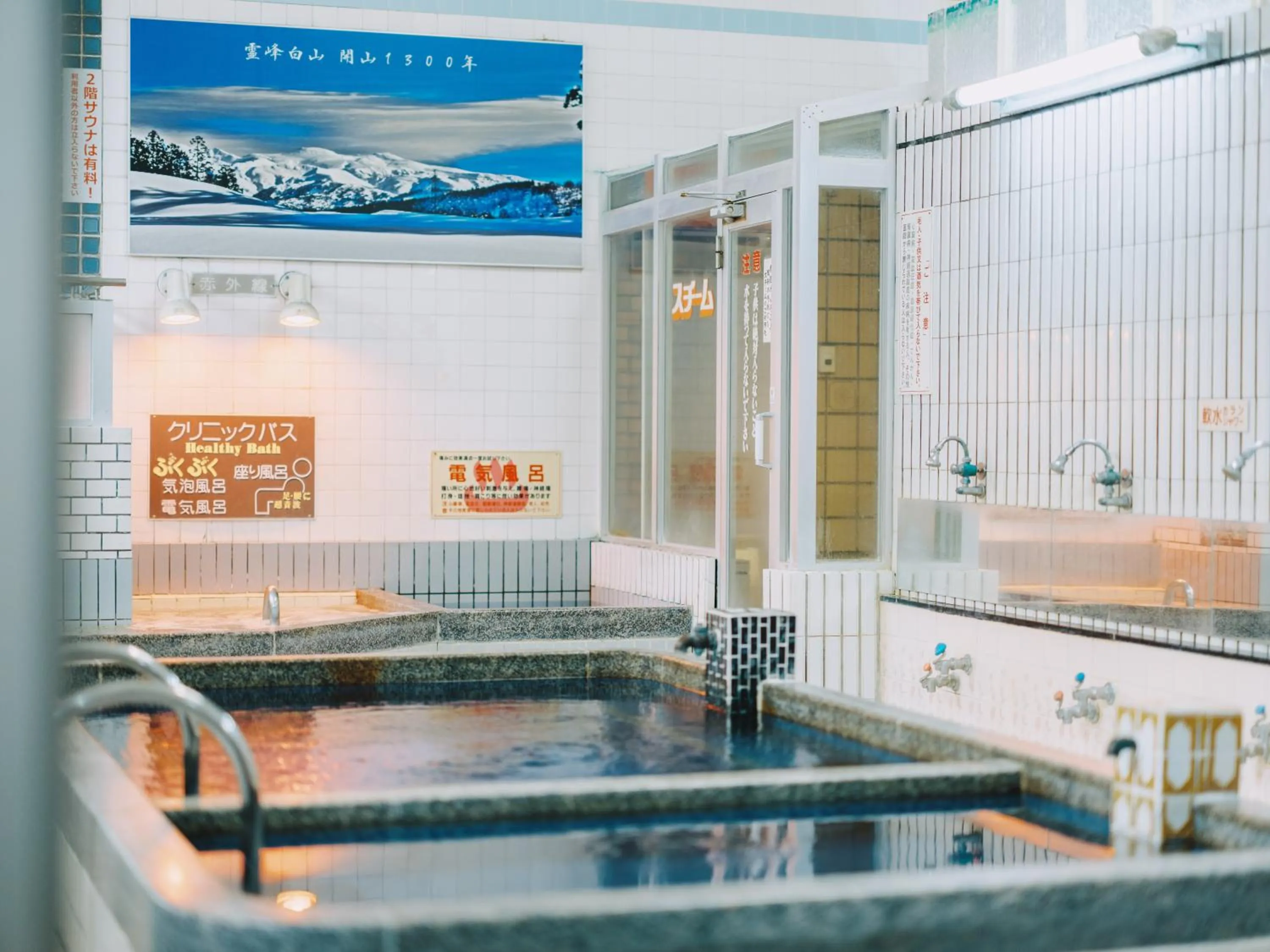 Public Bath in SEKAI HOTEL Deep Osaka Experience