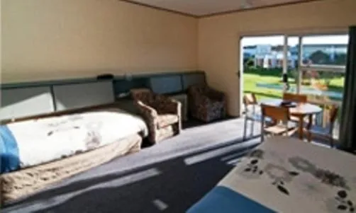 Day, Bed in Broadway Motel & Miro Court Villas