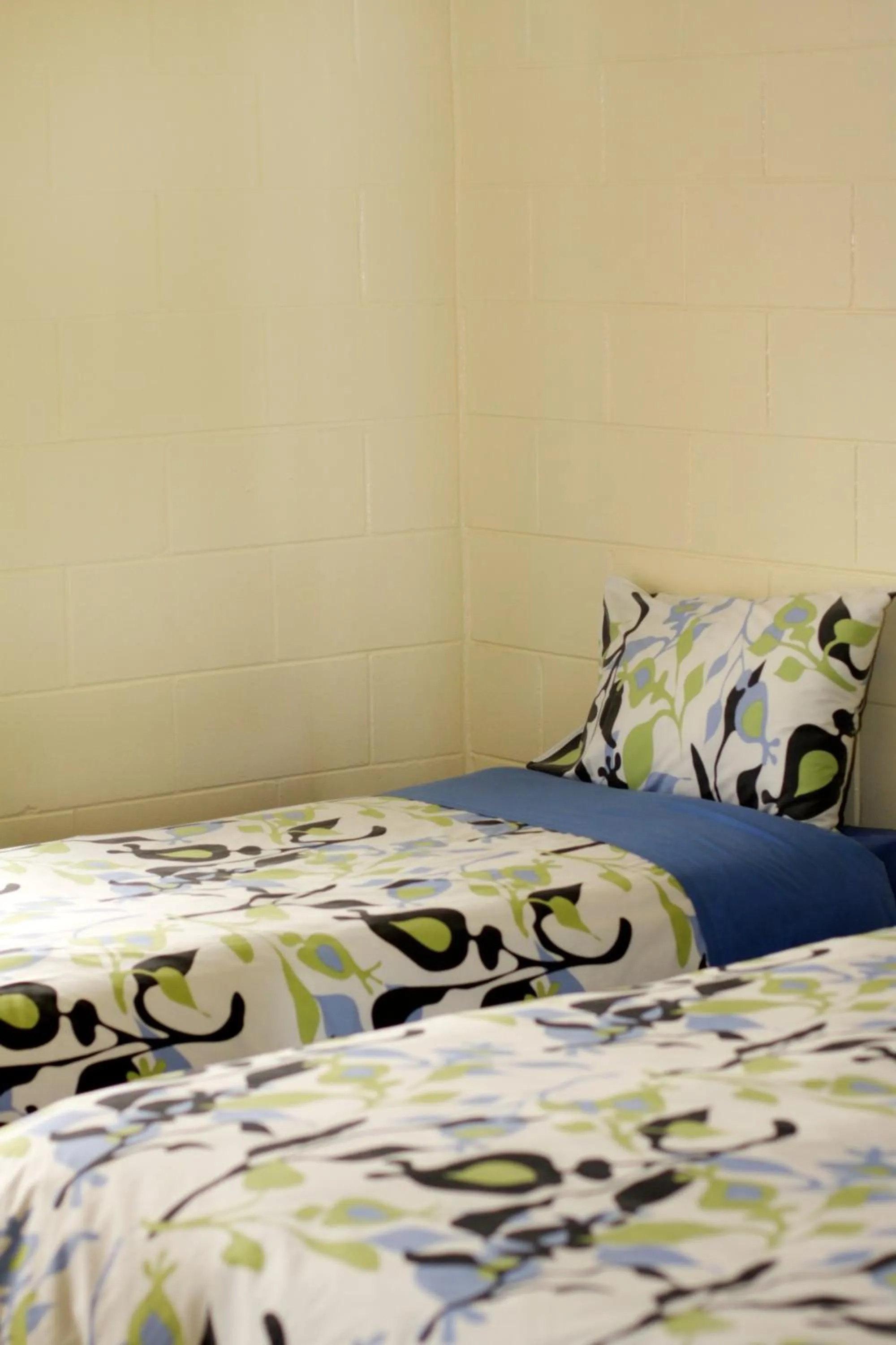 Bed in Broadway Motel & Miro Court Villas