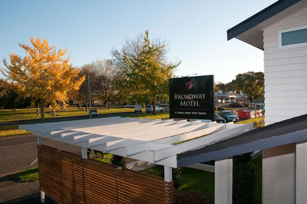 Day in Broadway Motel & Miro Court Villas