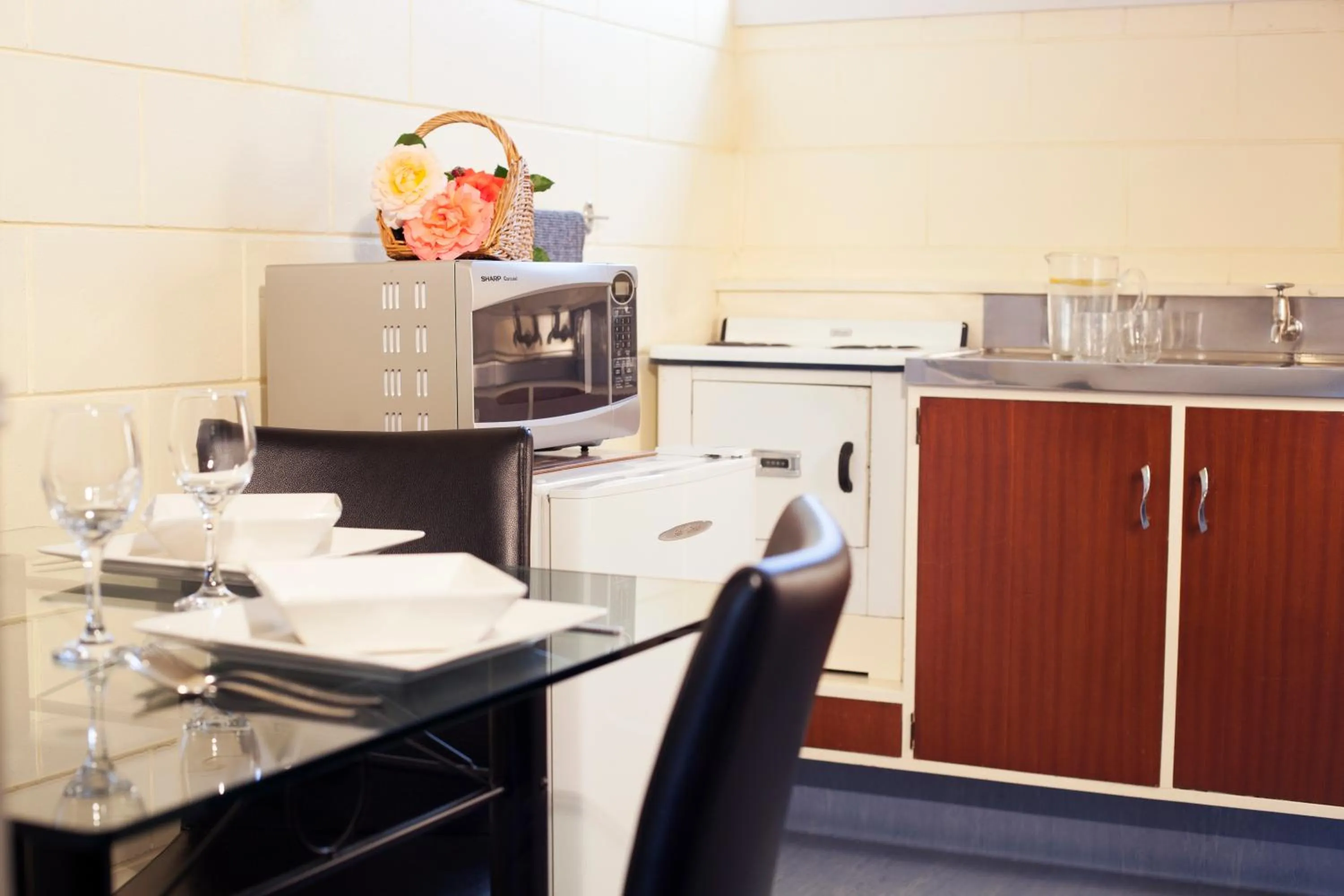 Dining area in Broadway Motel & Miro Court Villas