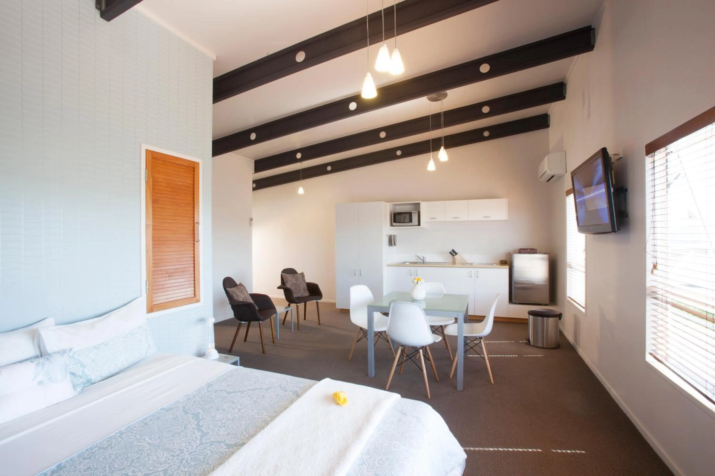 Photo of the whole room, Bed in Broadway Motel & Miro Court Villas