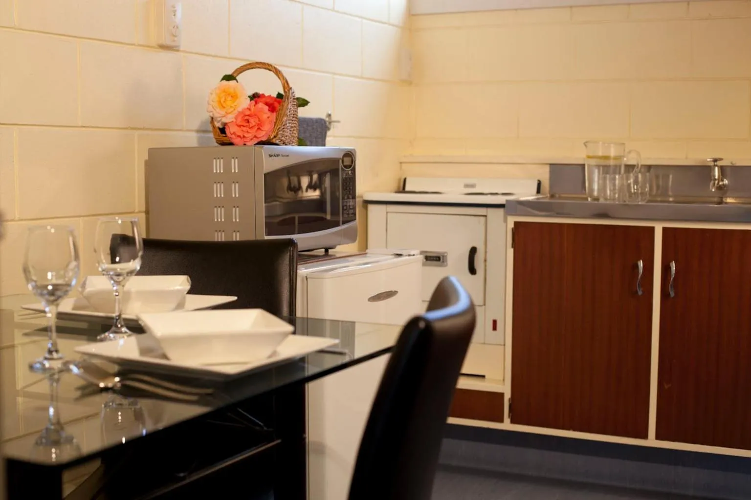 Dining area in Broadway Motel & Miro Court Villas
