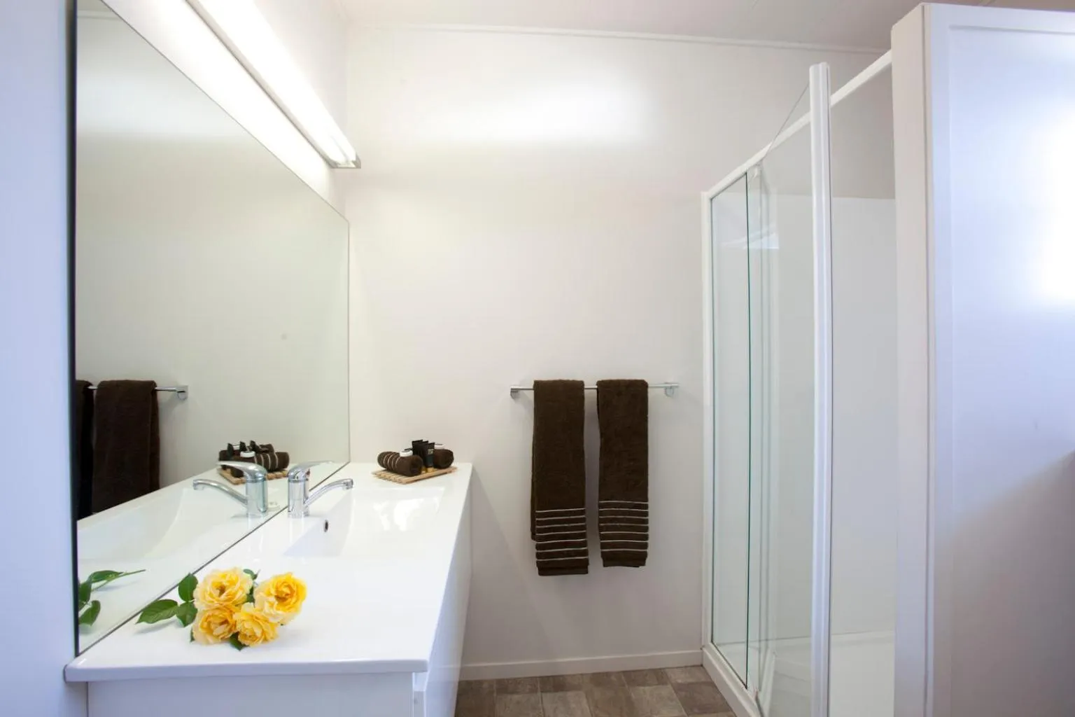 Bathroom in Broadway Motel & Miro Court Villas