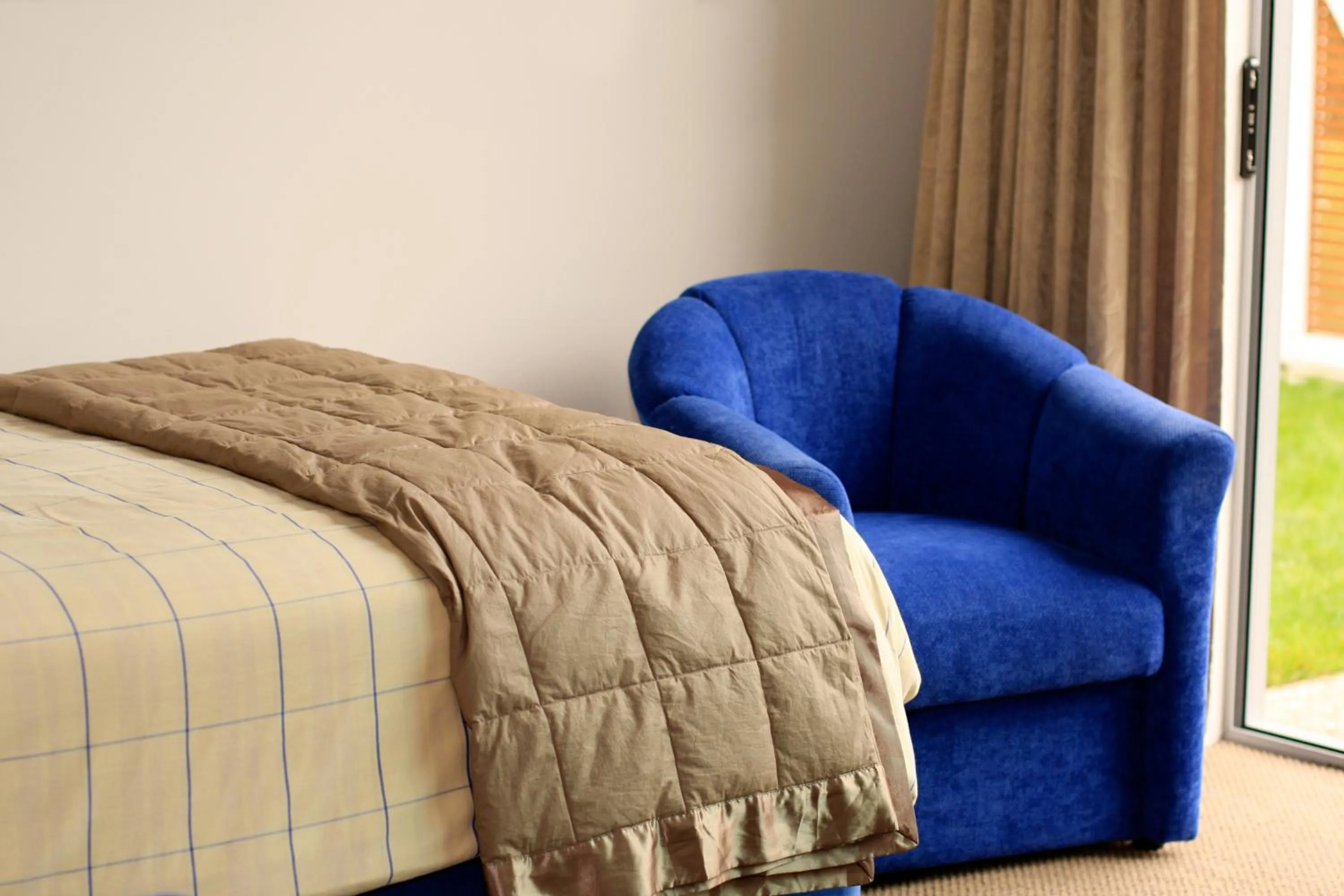 Day, Bed in Broadway Motel & Miro Court Villas