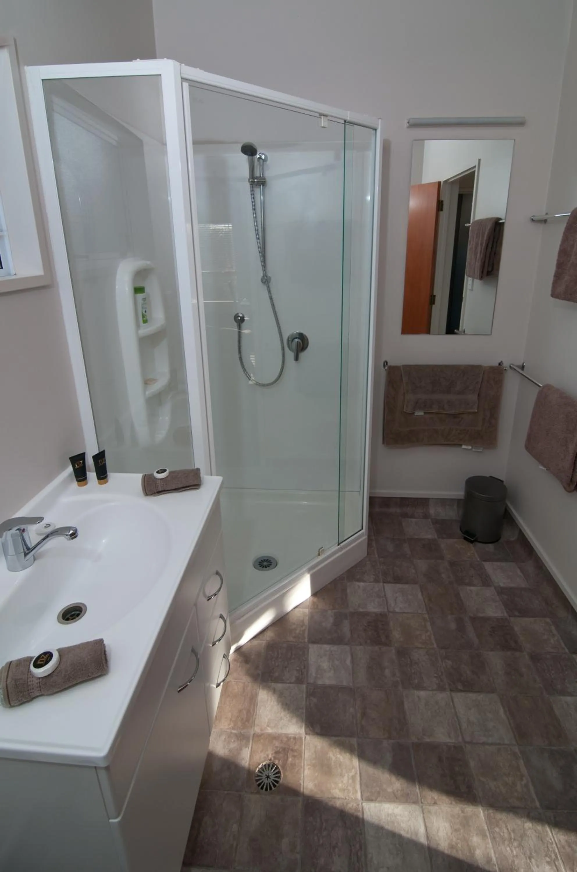 Bathroom in Broadway Motel & Miro Court Villas