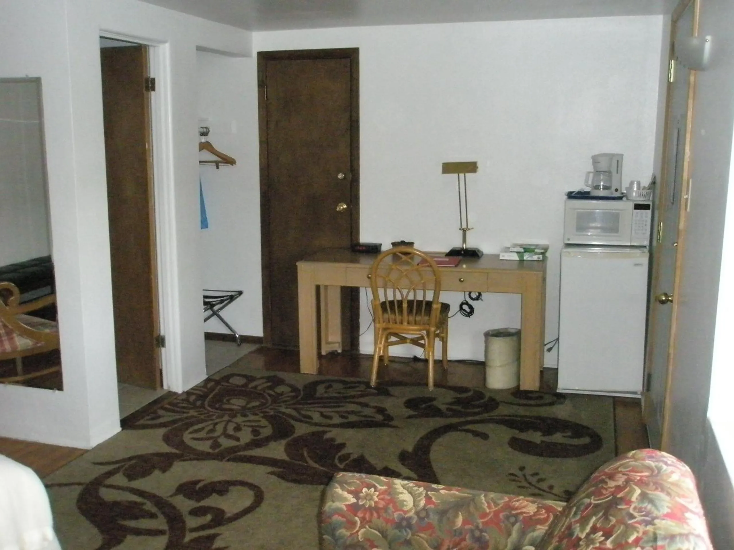 Seating area in Mel Haven Motel