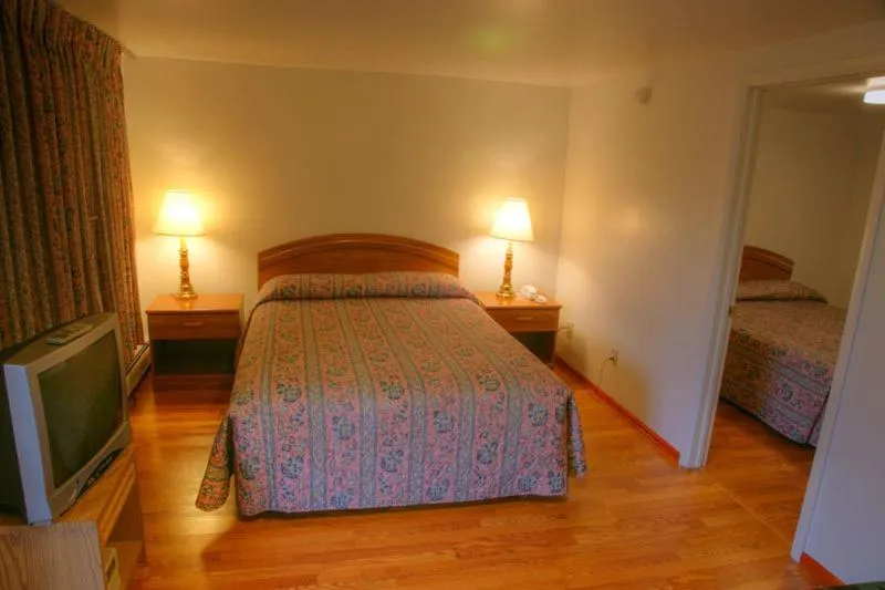 Photo of the whole room in Mel Haven Motel