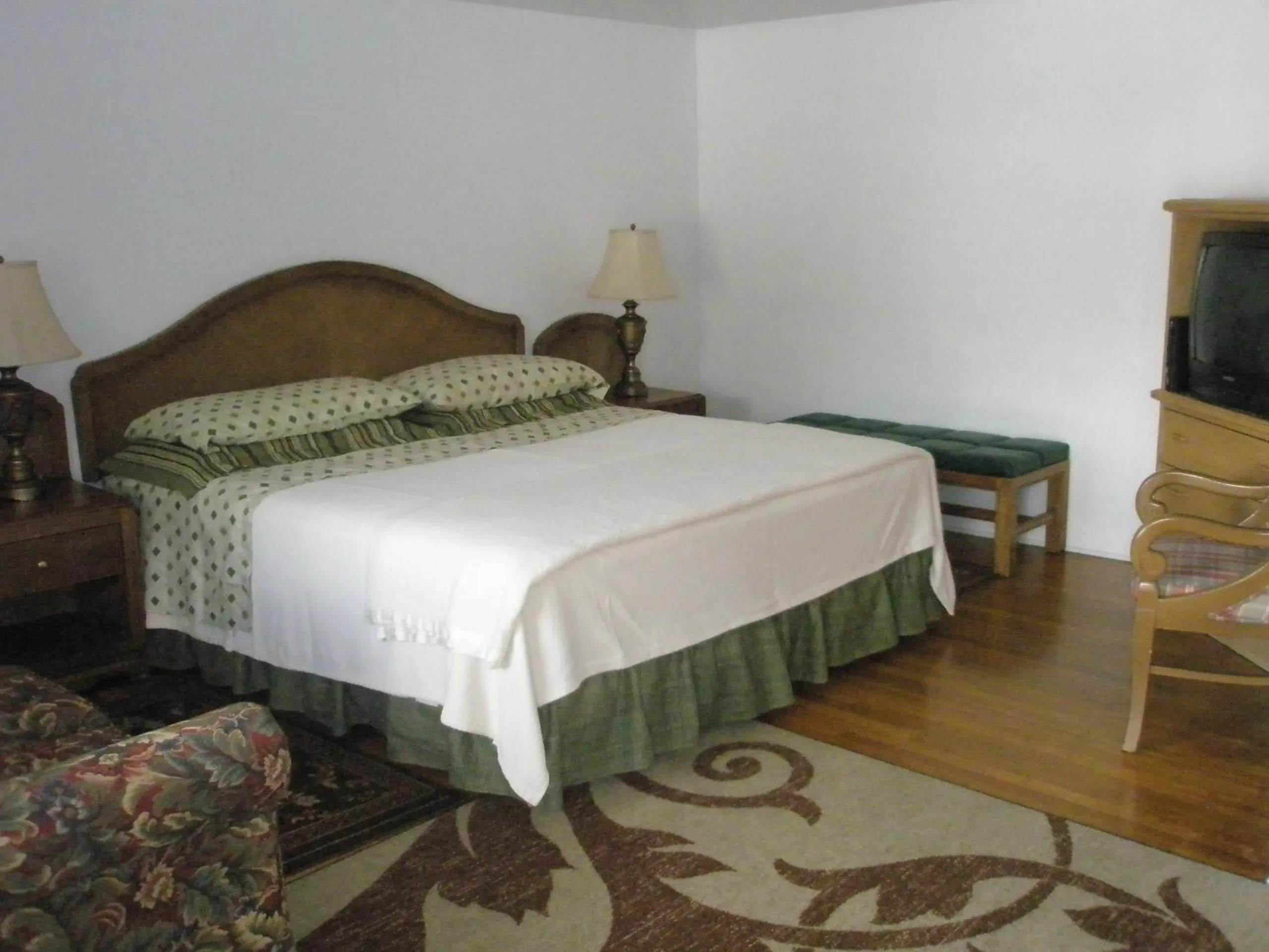 Photo of the whole room in Mel Haven Motel