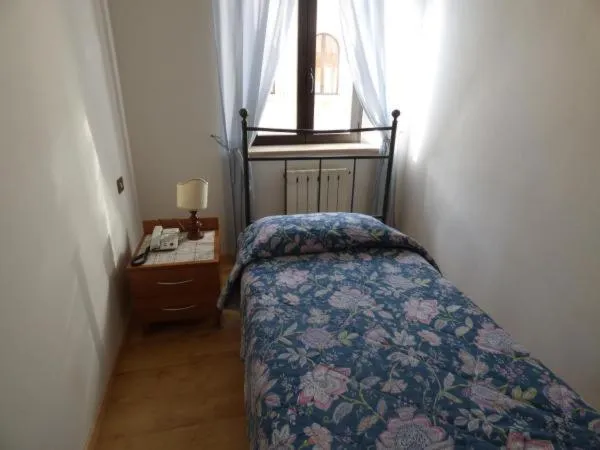 Bed in " Il Bersagliere " Dependance Hotel la Pace