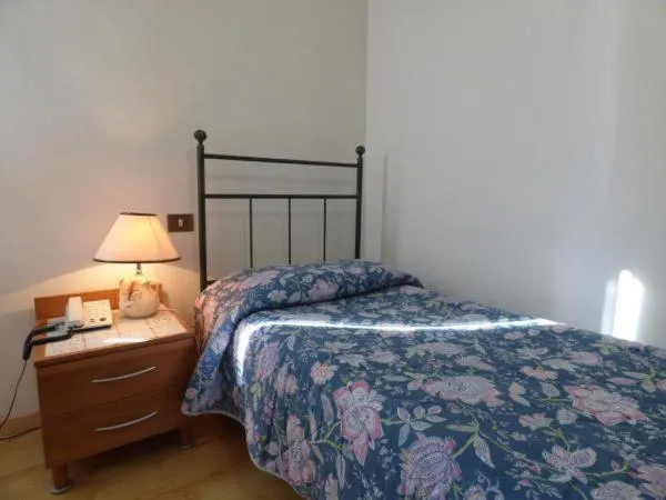 Bed in " Il Bersagliere " Dependance Hotel la Pace