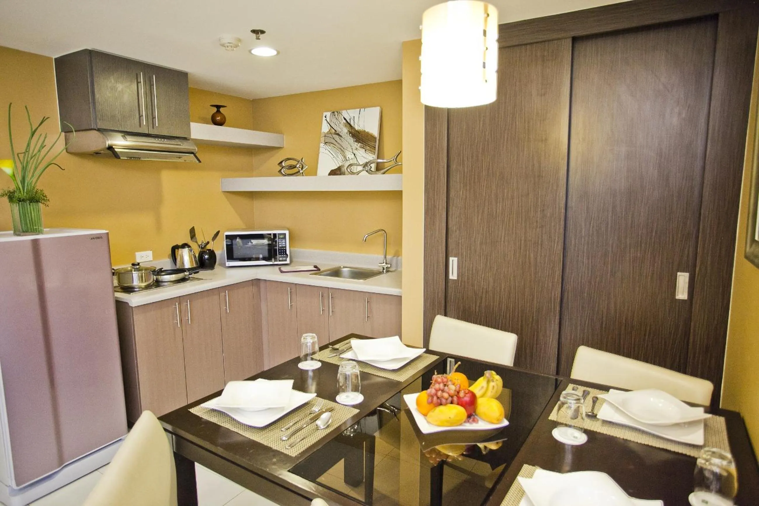 Kitchen or kitchenette in The Exchange Regency Residence Hotel Managed by HII