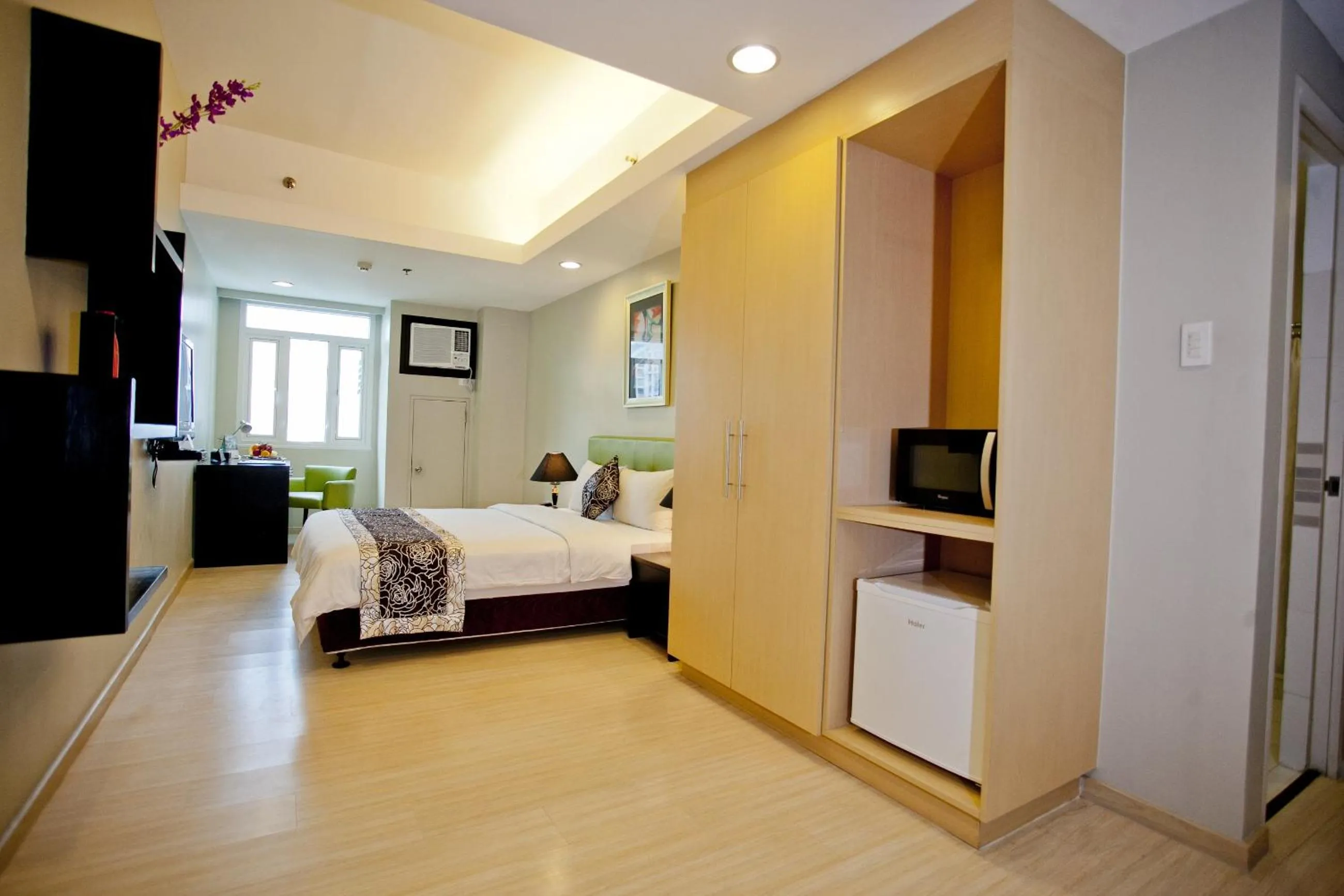 Bed in The Exchange Regency Residence Hotel Managed by HII