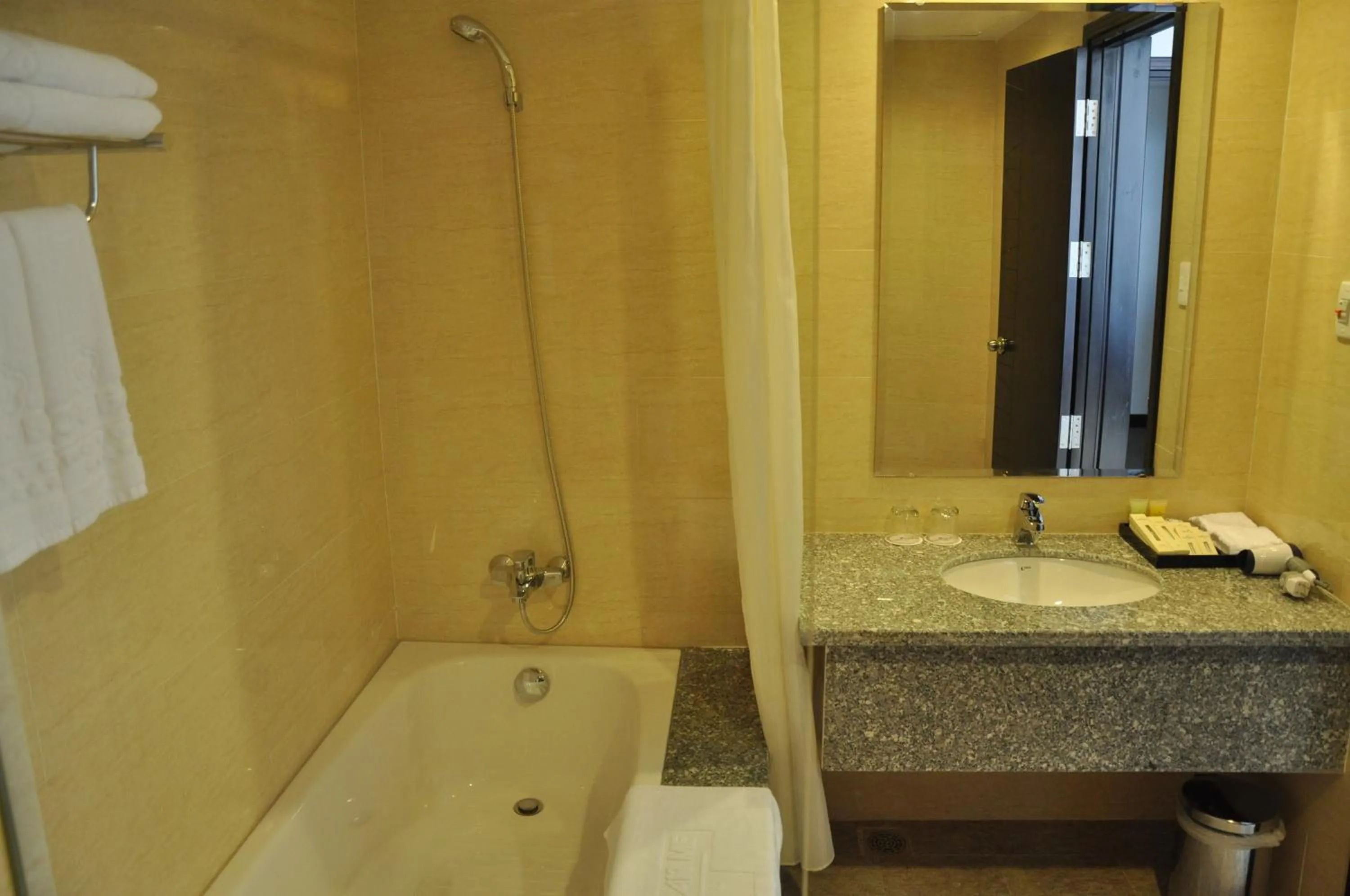 Bathroom in Sai Gon Ban Me Hotel