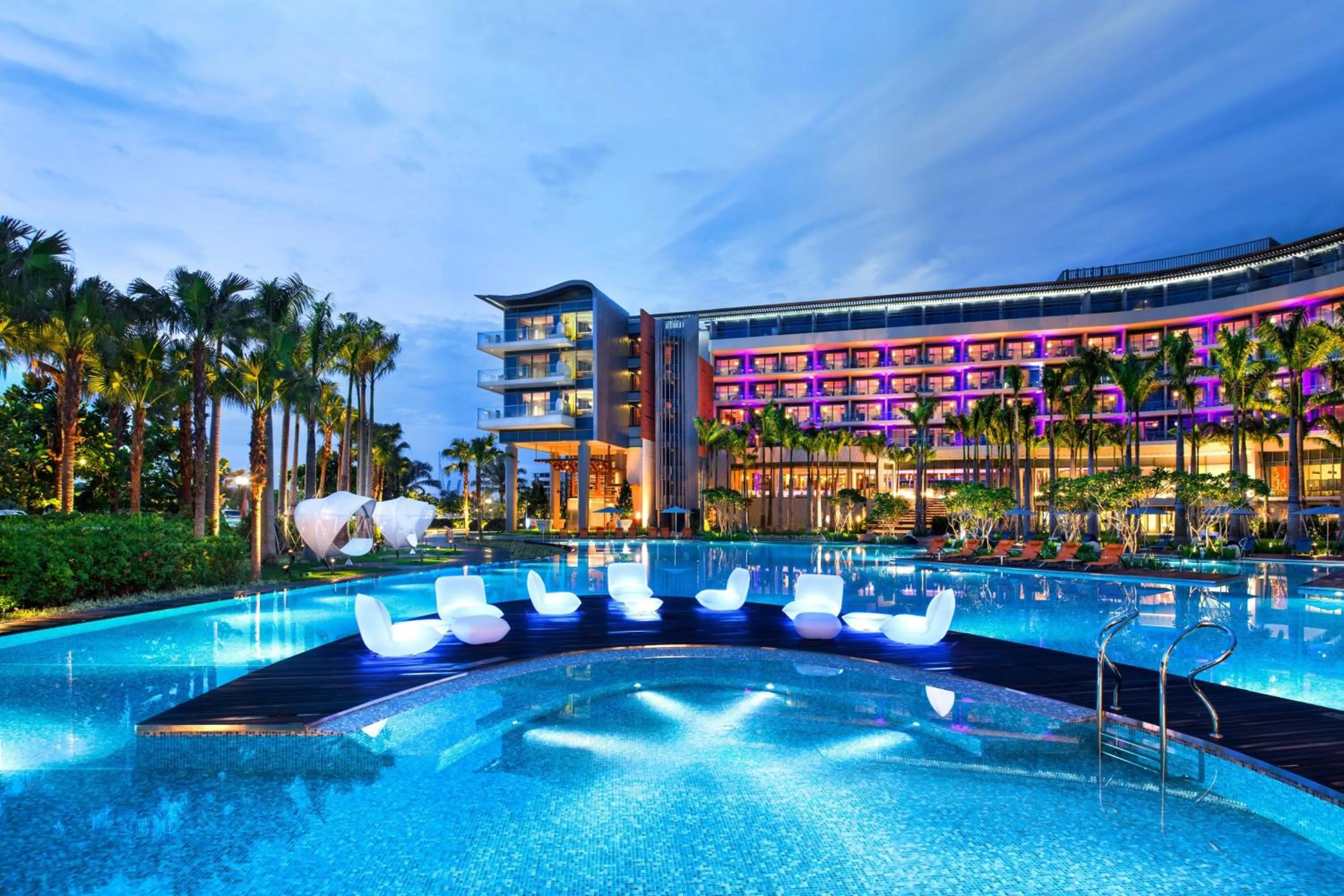 Swimming pool in W Singapore - Sentosa Cove