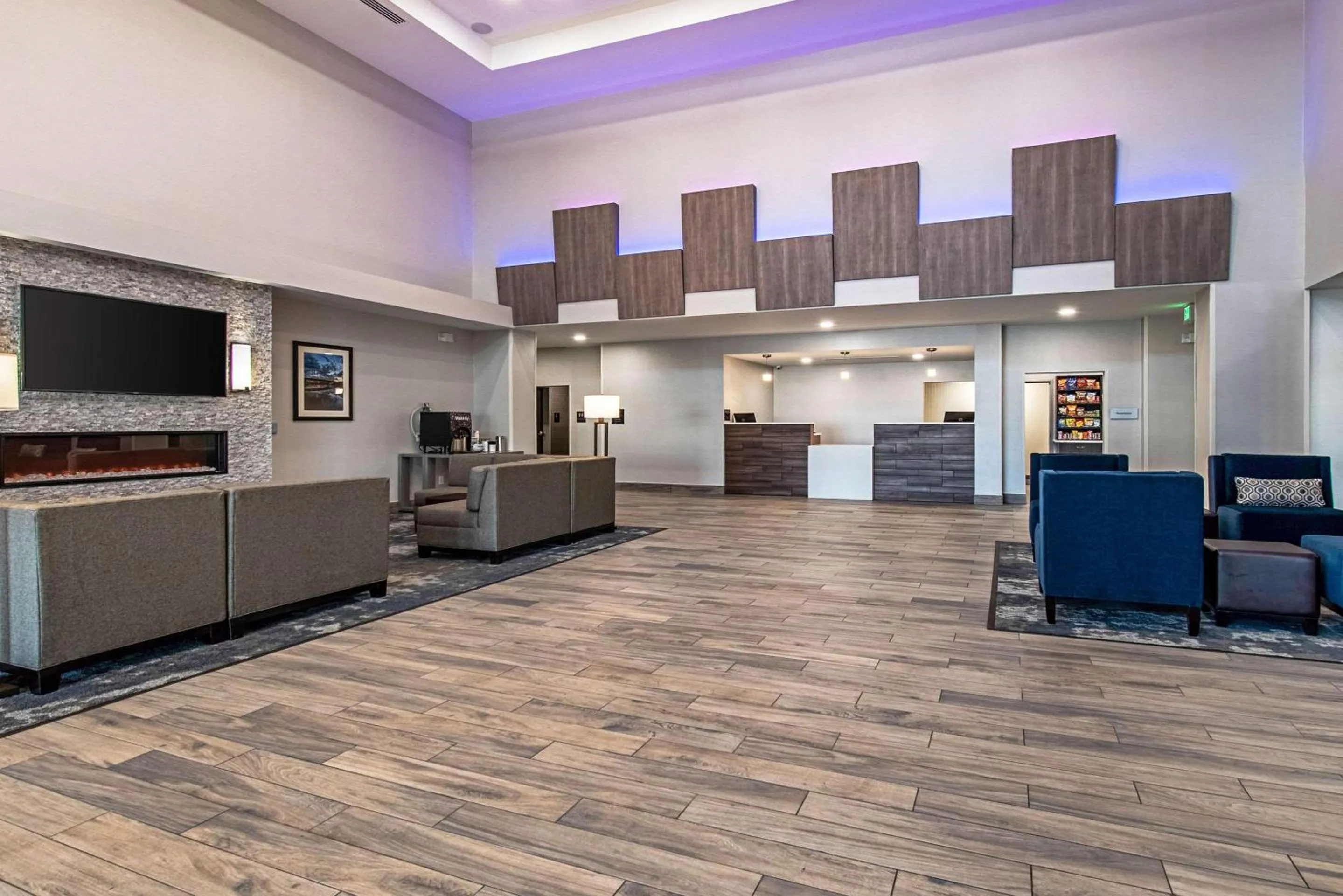 Lobby or reception in Comfort Suites Grove City - Columbus South