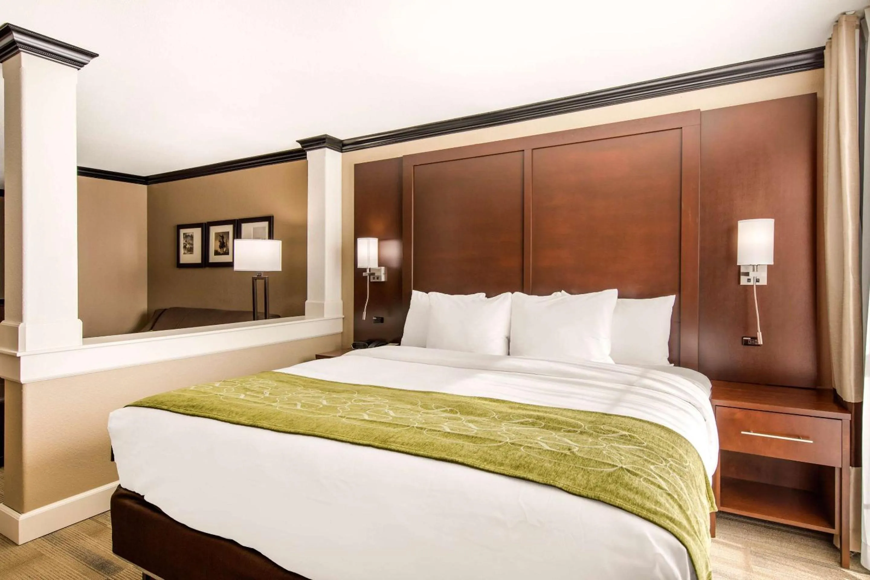 Bedroom, Bed in Comfort Suites Liberal North